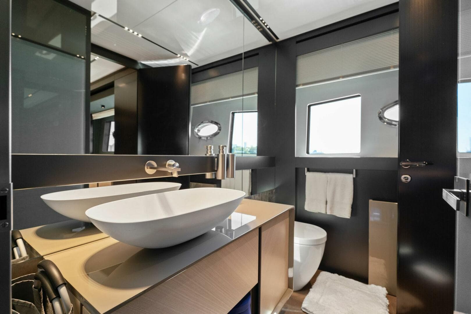 2023 Pershing GTX Motoryacht