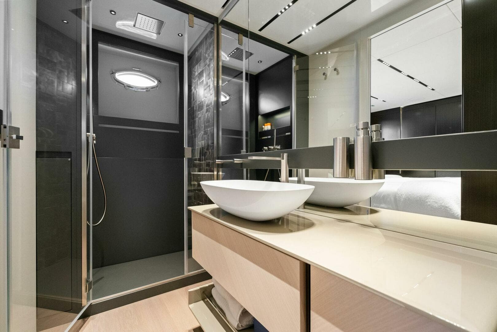 2023 Pershing GTX Motoryacht