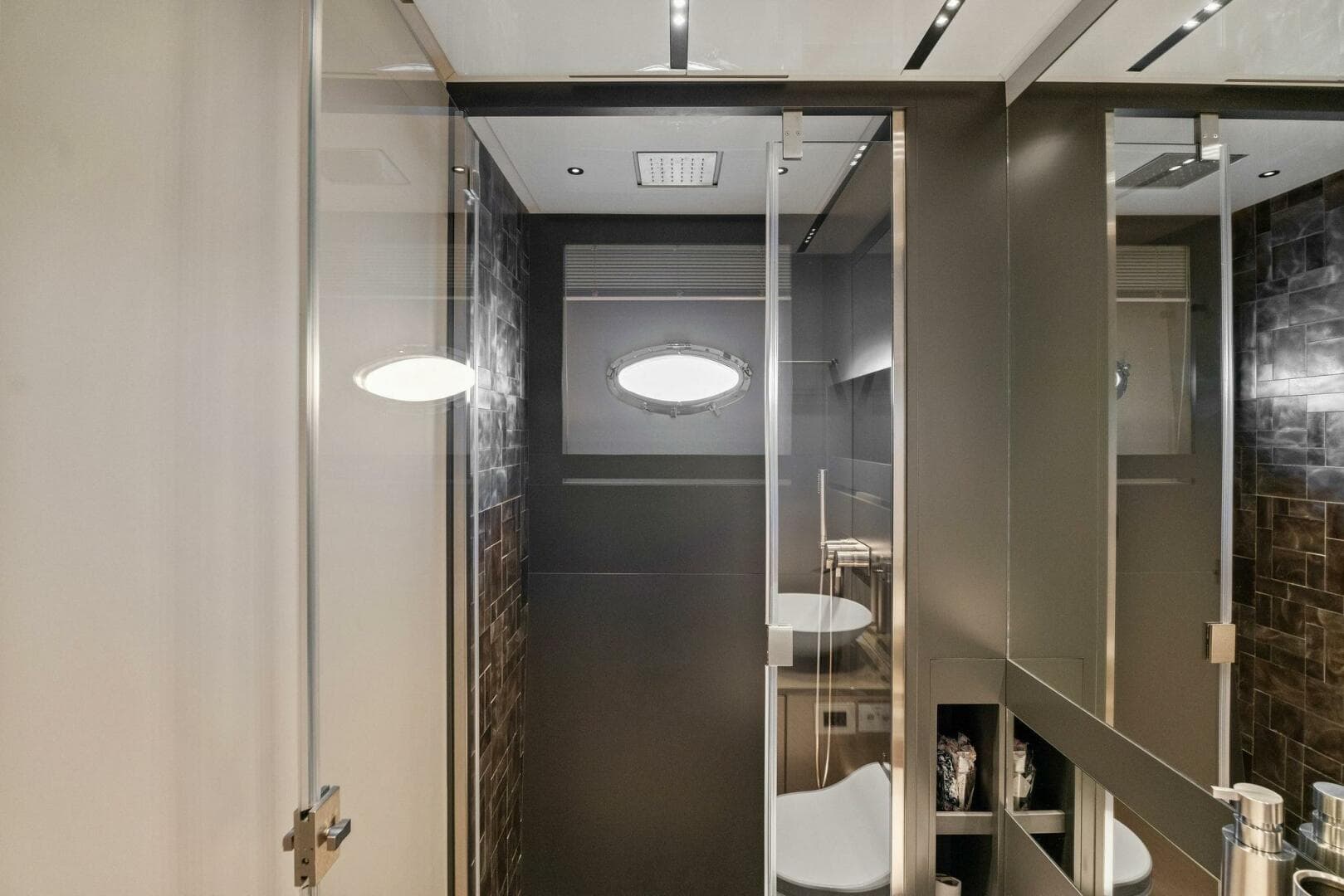 2023 Pershing GTX Motoryacht