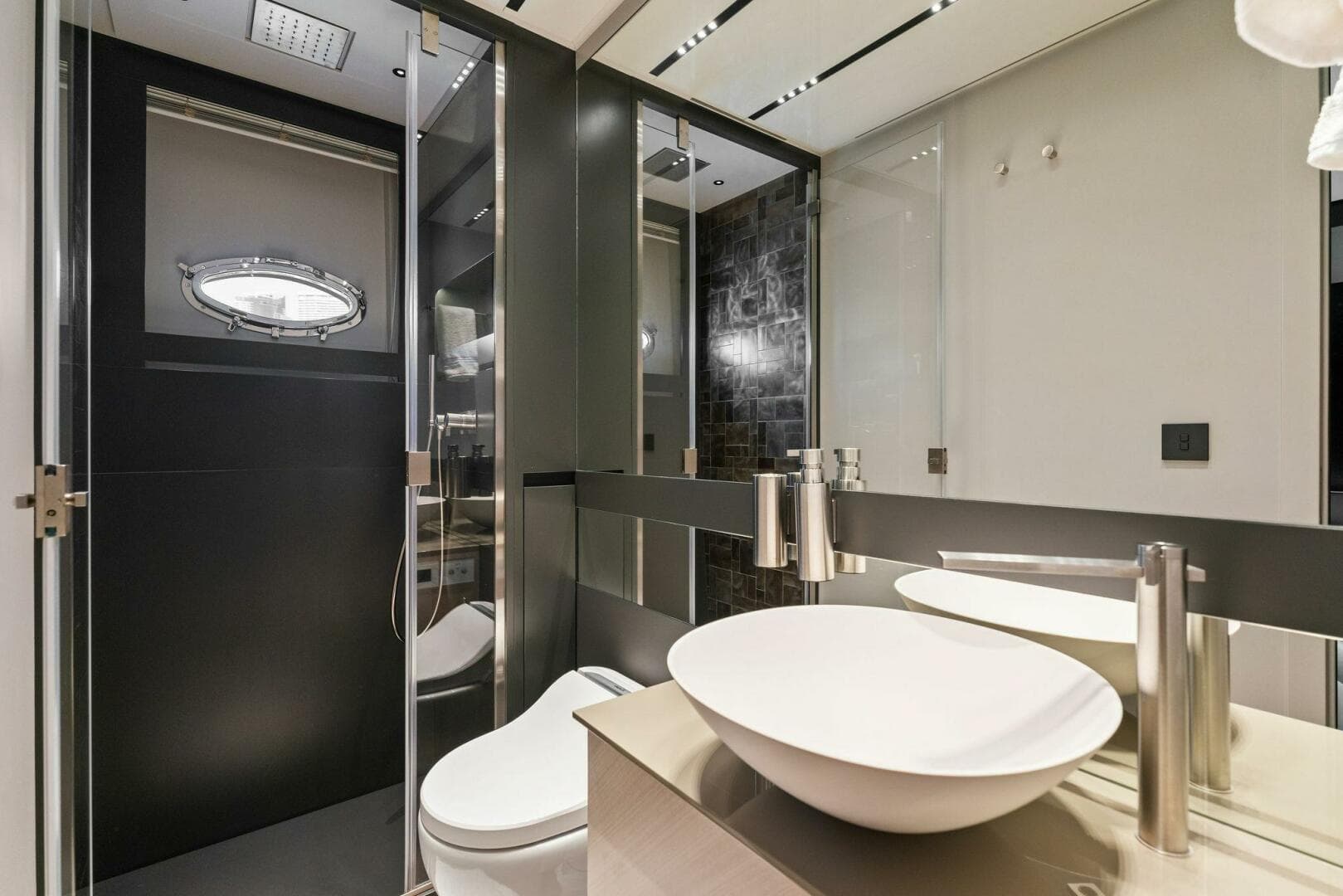 2023 Pershing GTX Motoryacht