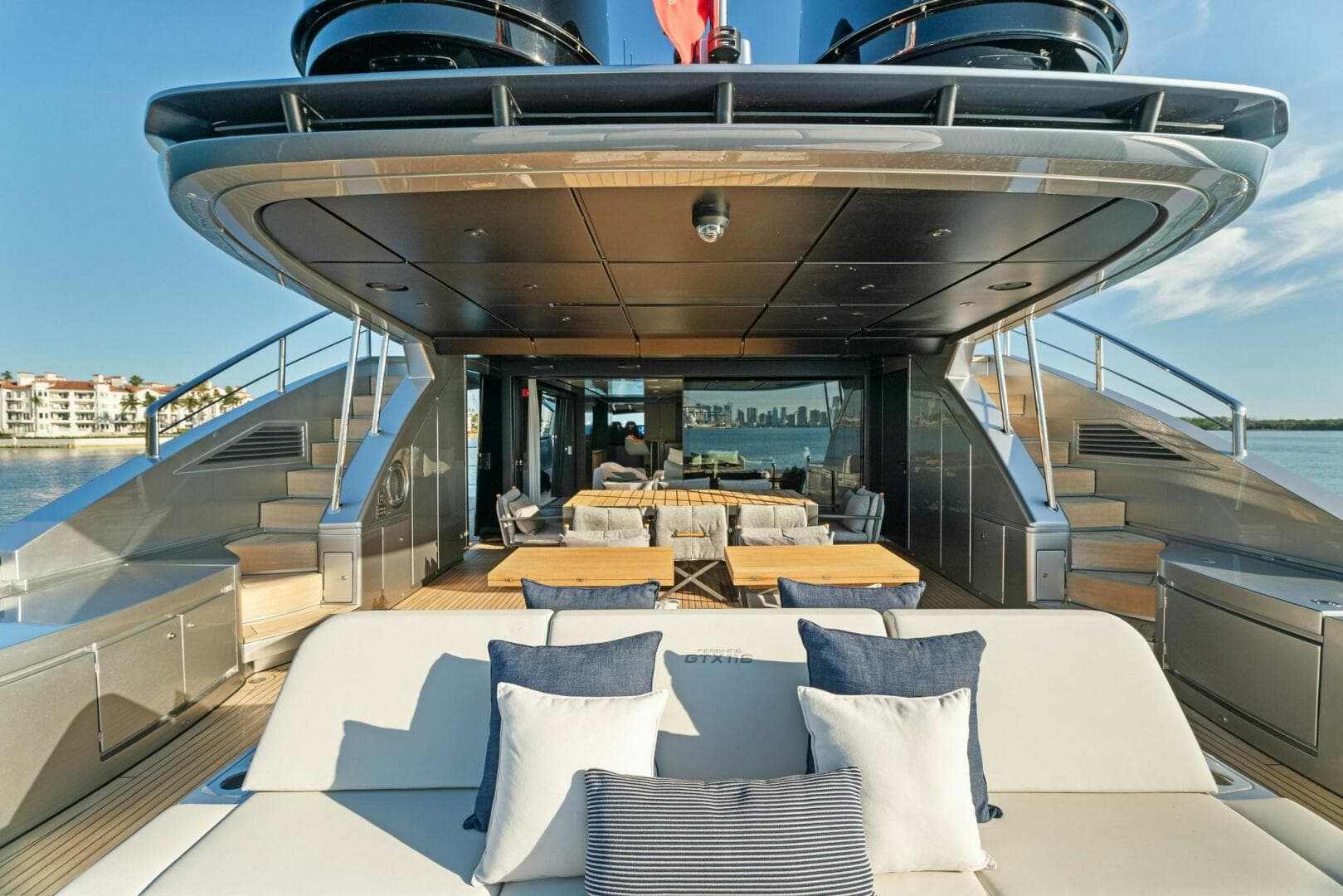 2023 Pershing GTX Motoryacht