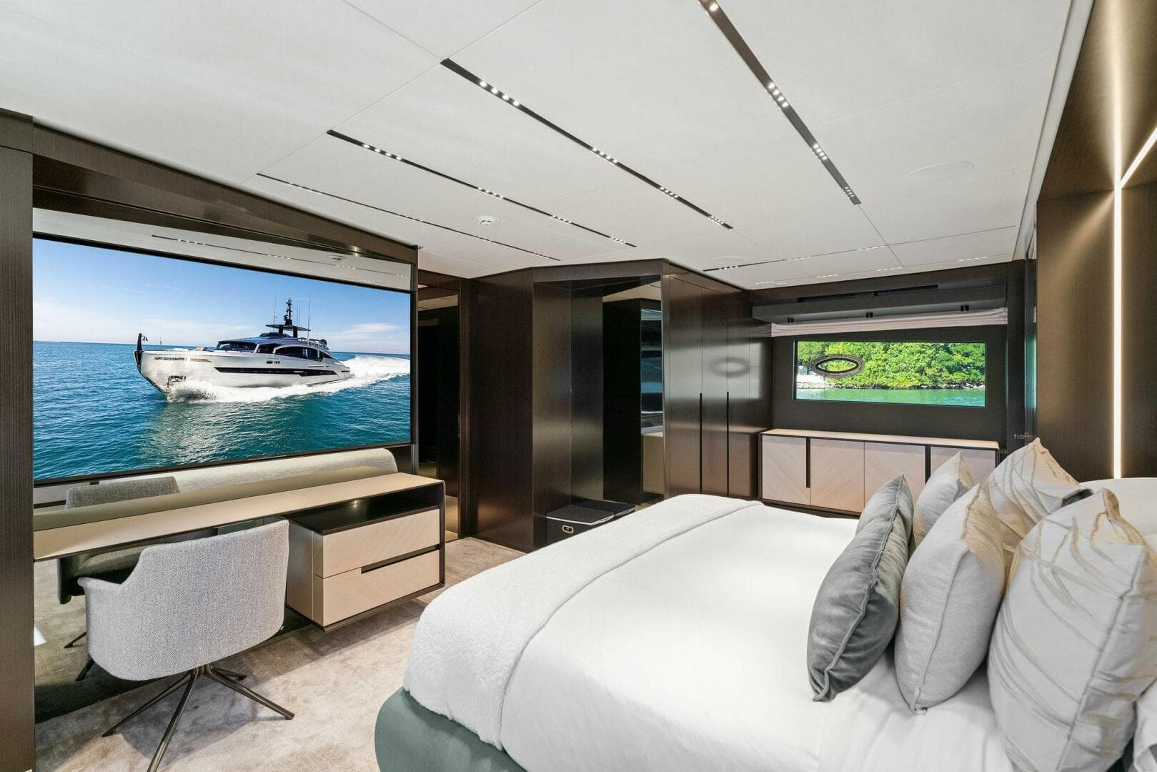 2023 Pershing GTX Motoryacht