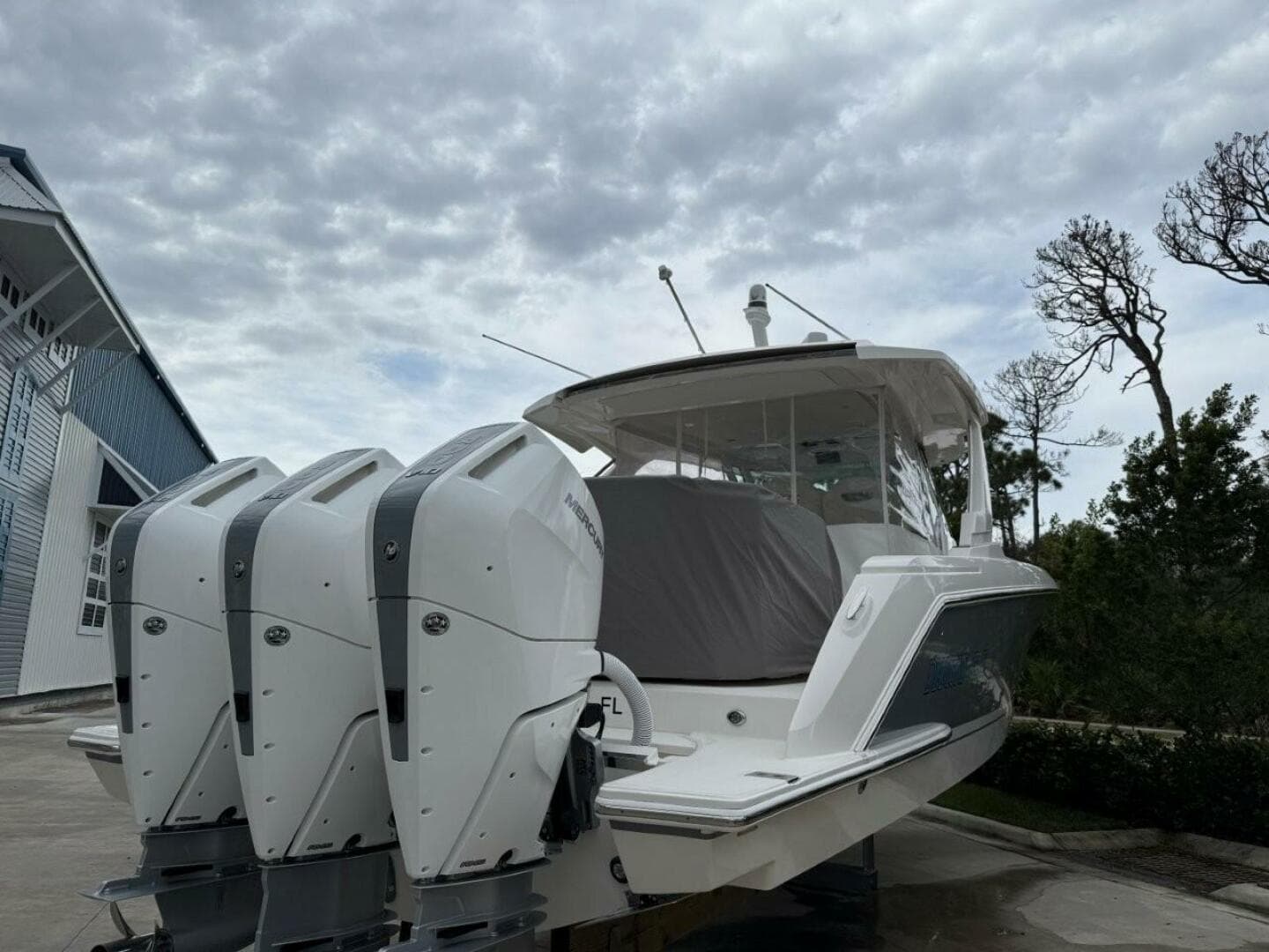 Only 49 Hours On Merc V10 400hp Motors!