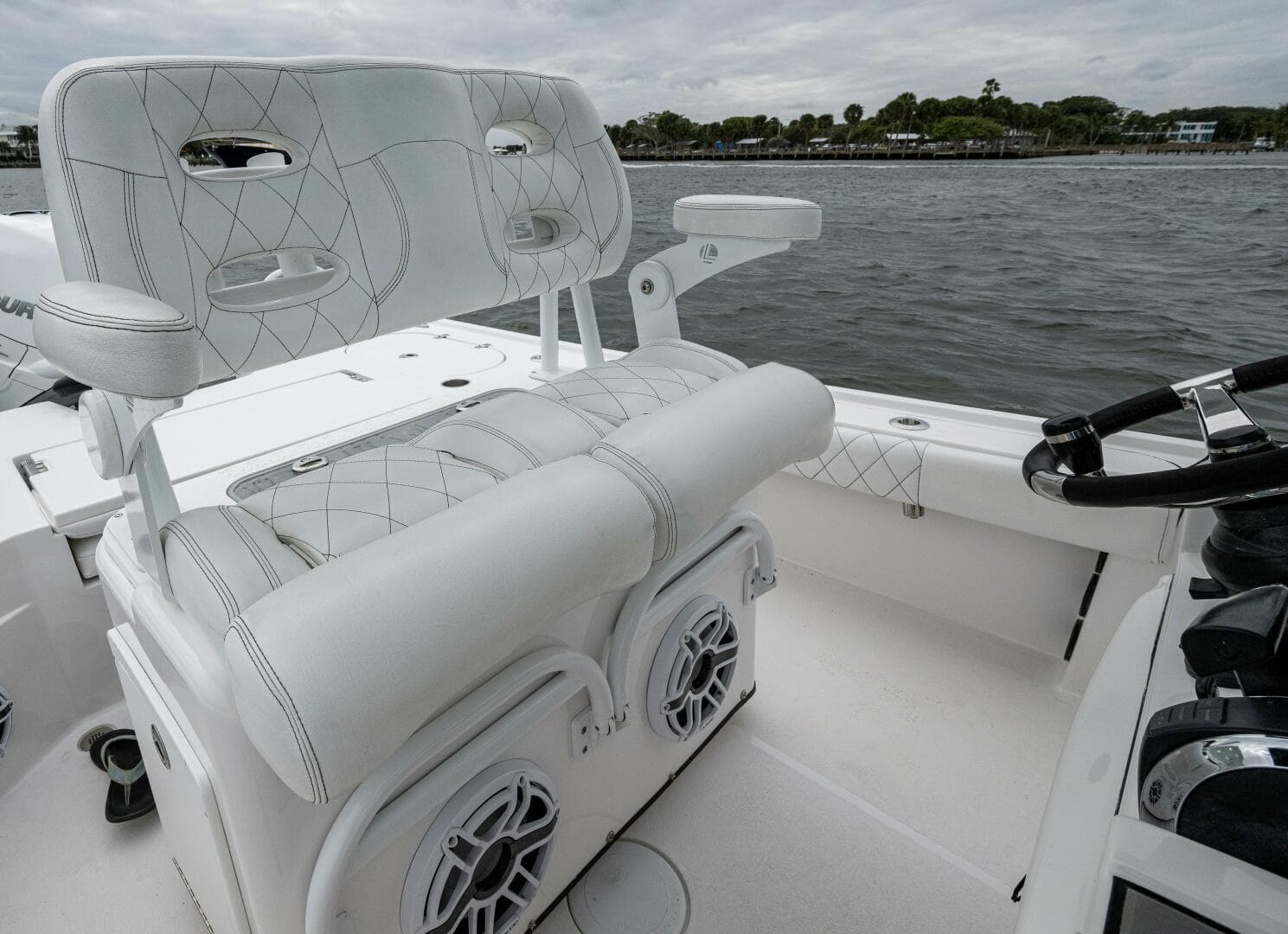 2022 Blazer Bay 2700 Hybrid