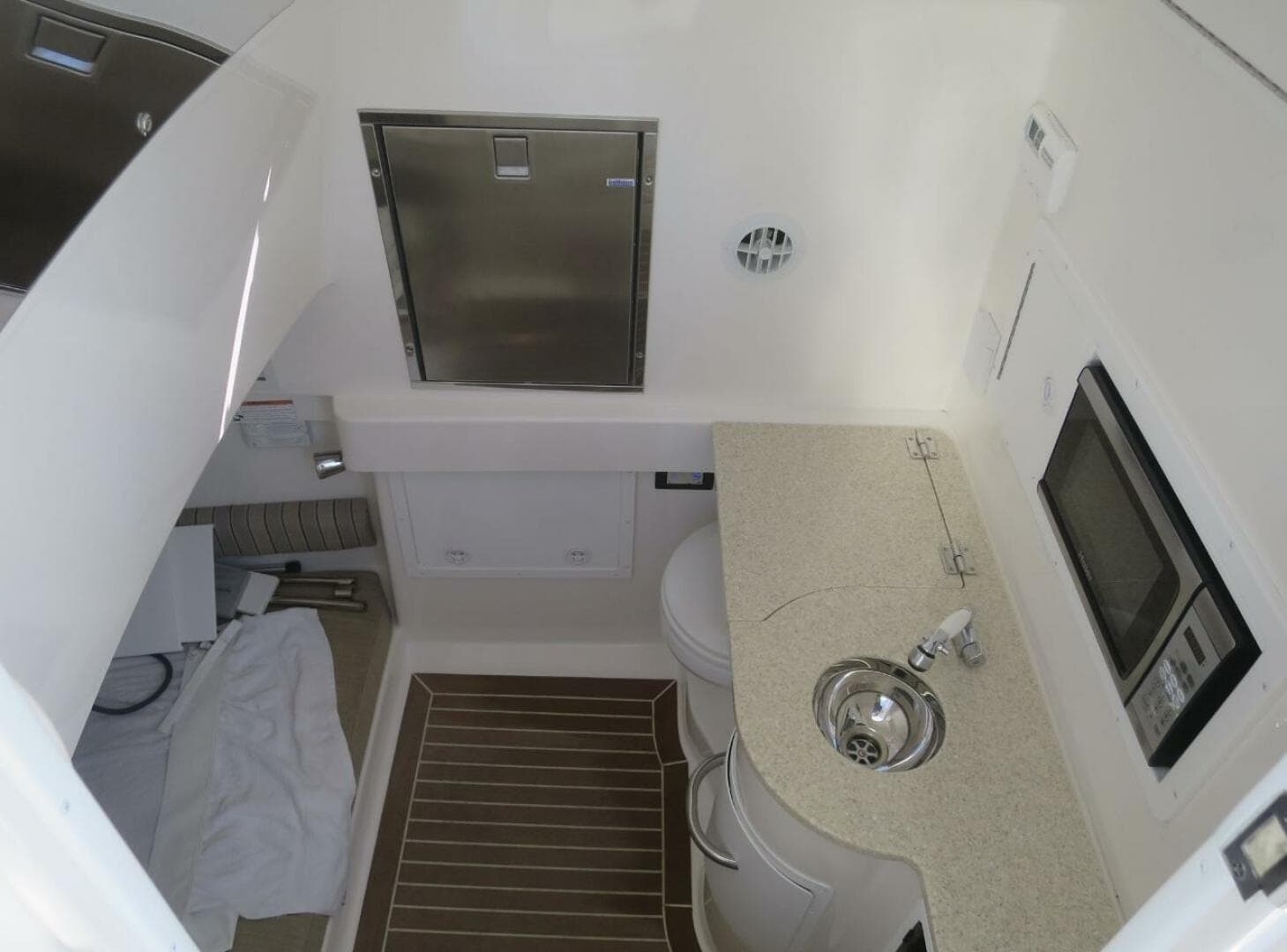 Regulator 34 - WIN PER DAY - Cabin