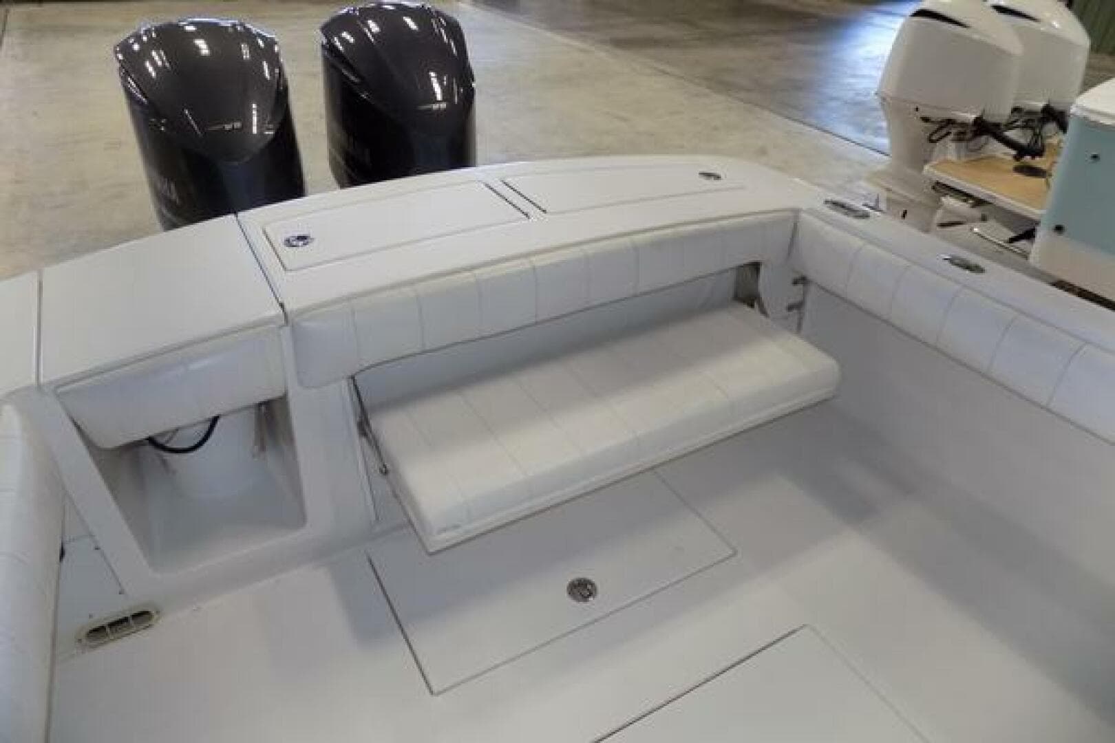 Regulator 34 - WIN PER DAY - Cockpit Seating