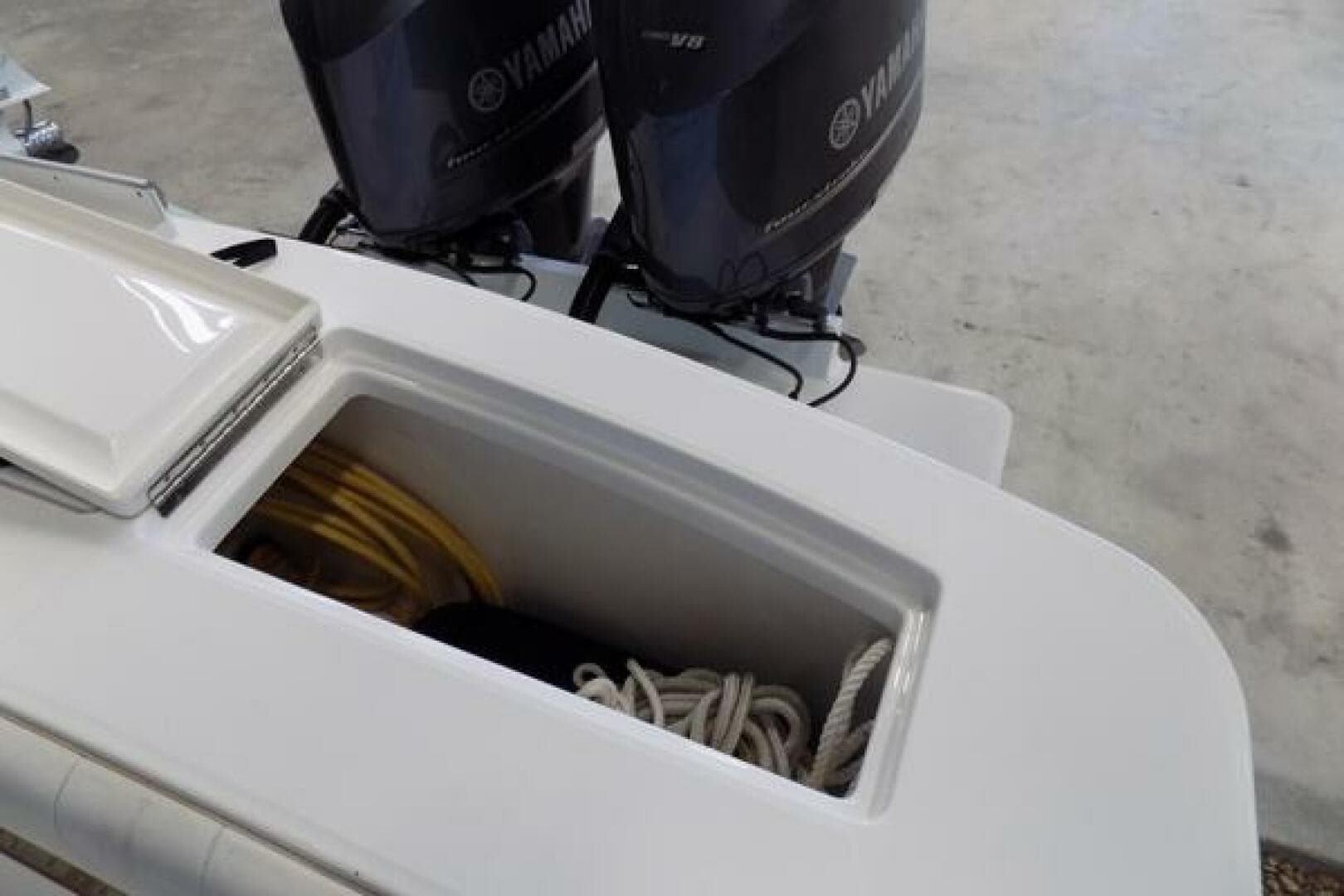 Regulator 34 - WIN PER DAY - Cockpit Storage