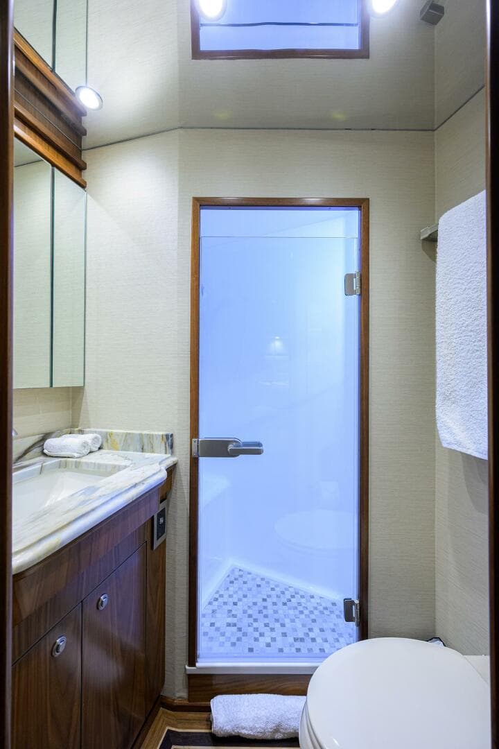 Viking  92 SPECULATOR - Twin Guest Stateroom Ensuite Head