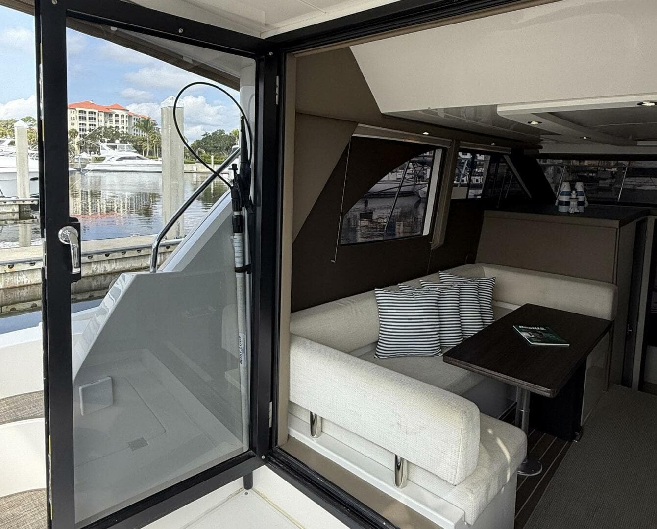 2013 Carver C-34 Command Bridge