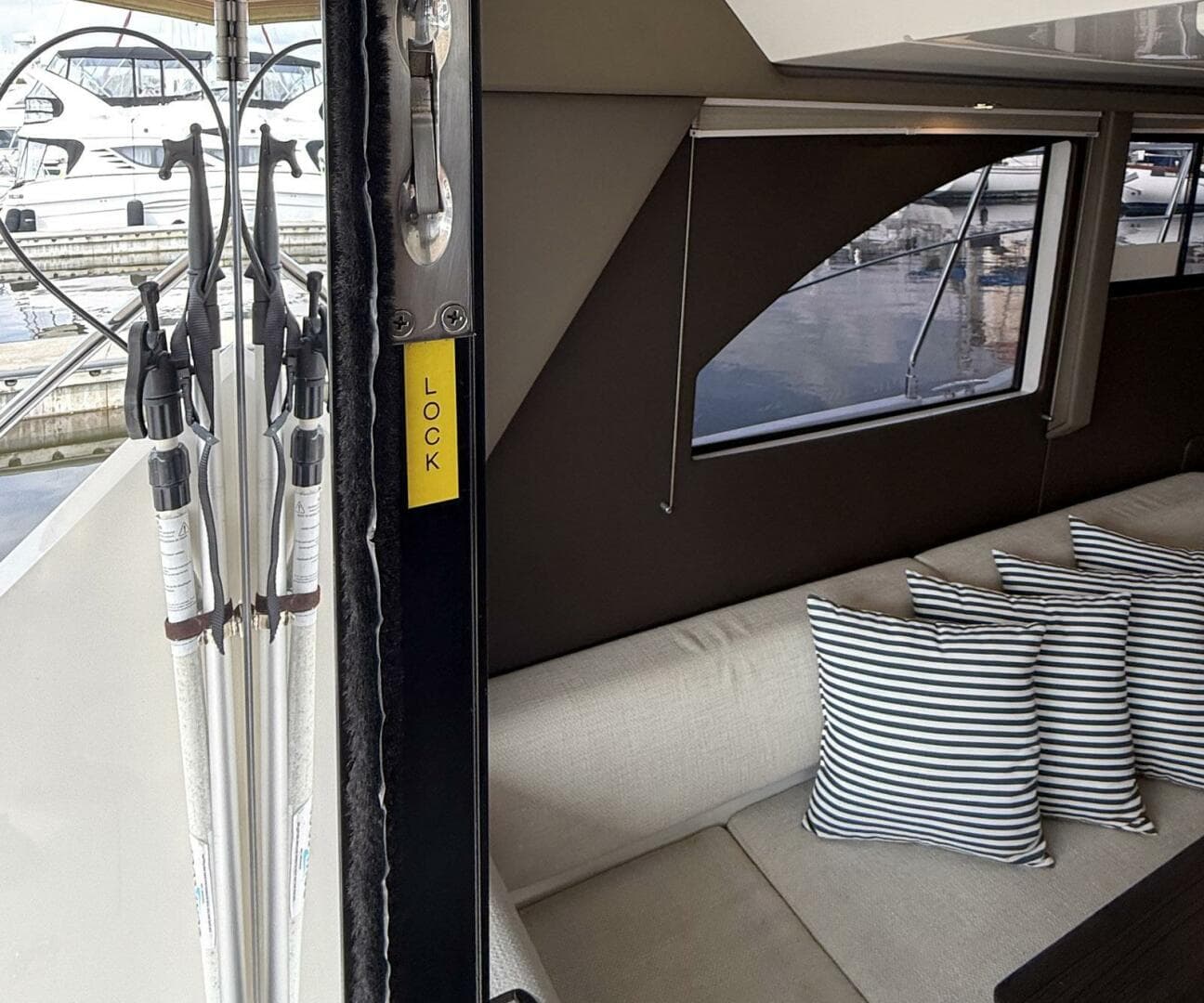 2013 Carver C-34 Command Bridge