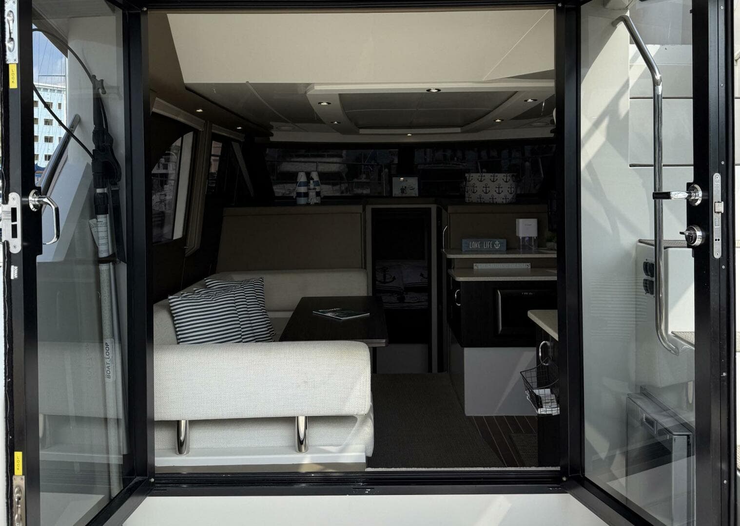 2013 Carver C-34 Command Bridge