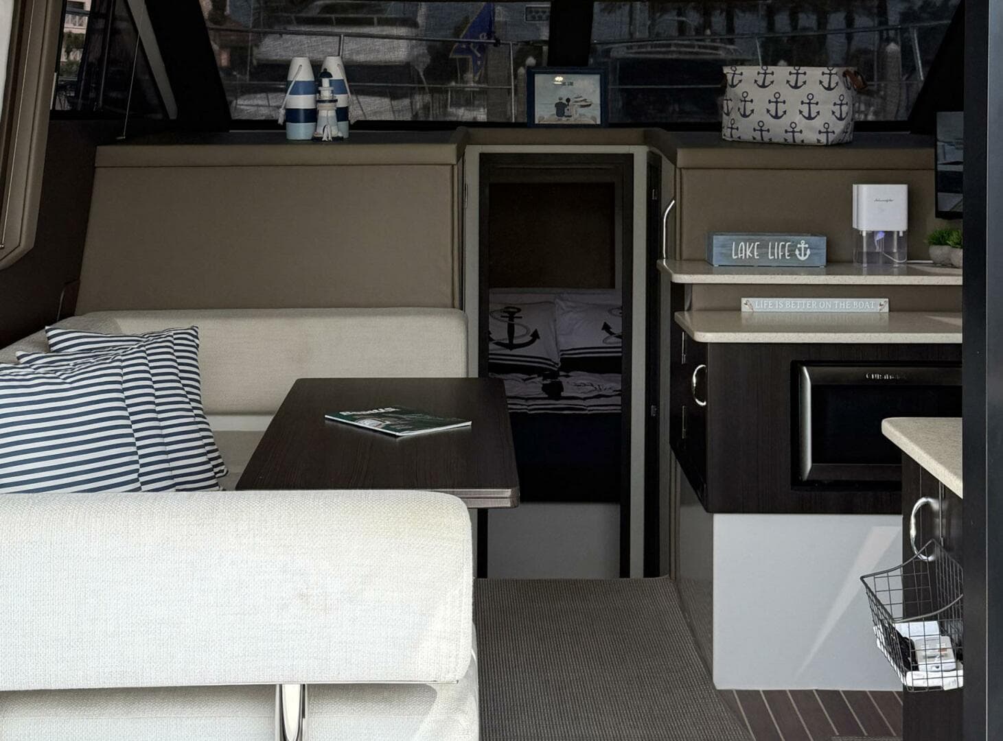 2013 Carver C-34 Command Bridge