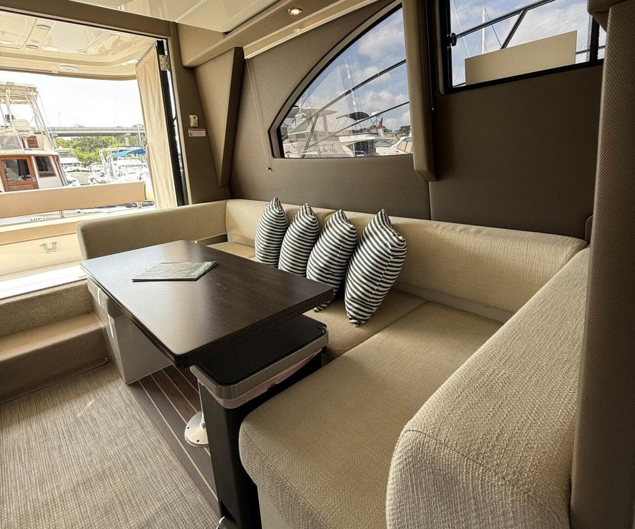 2013 Carver C-34 Command Bridge