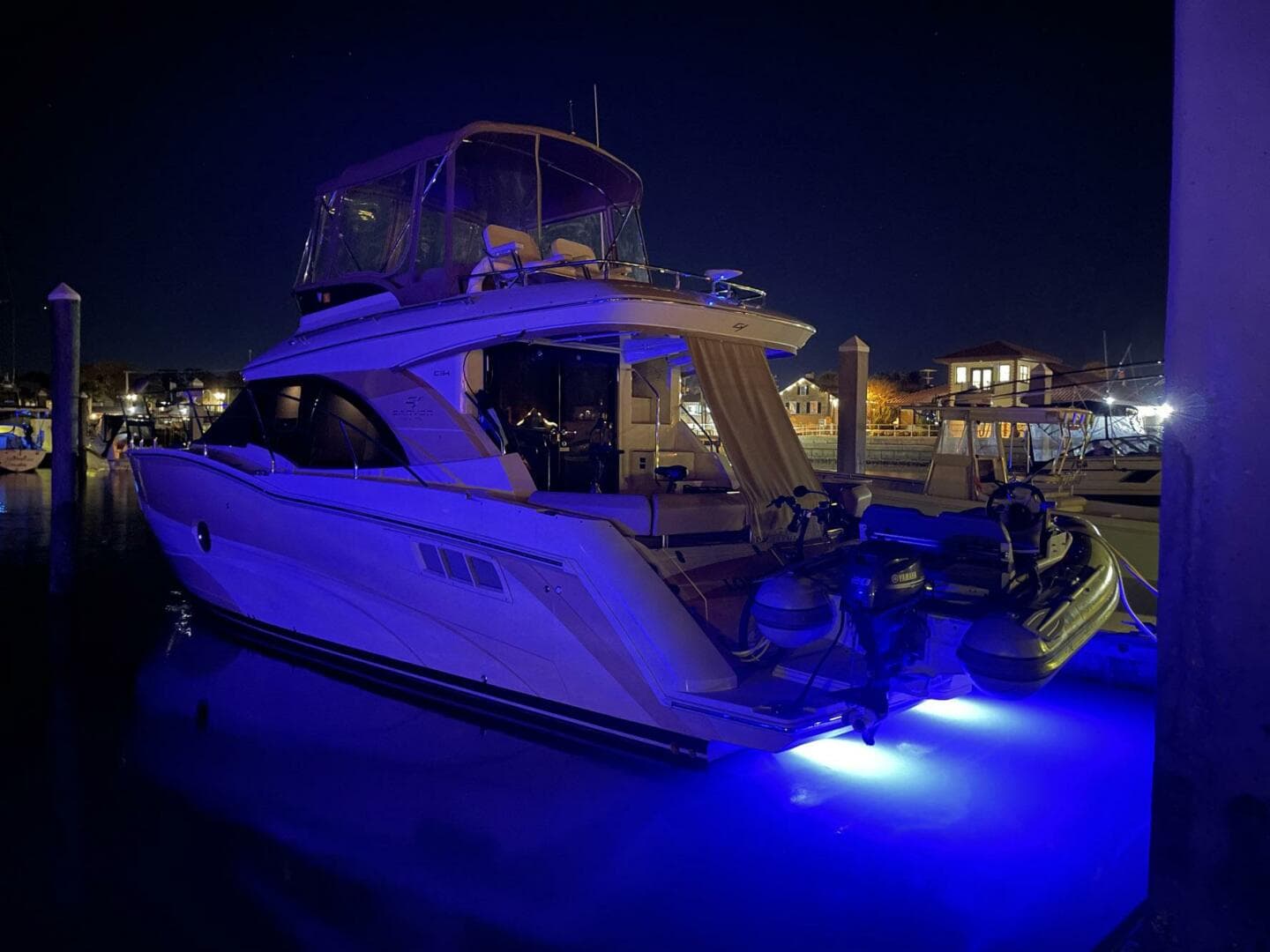 2013 Carver C-34 Command Bridge