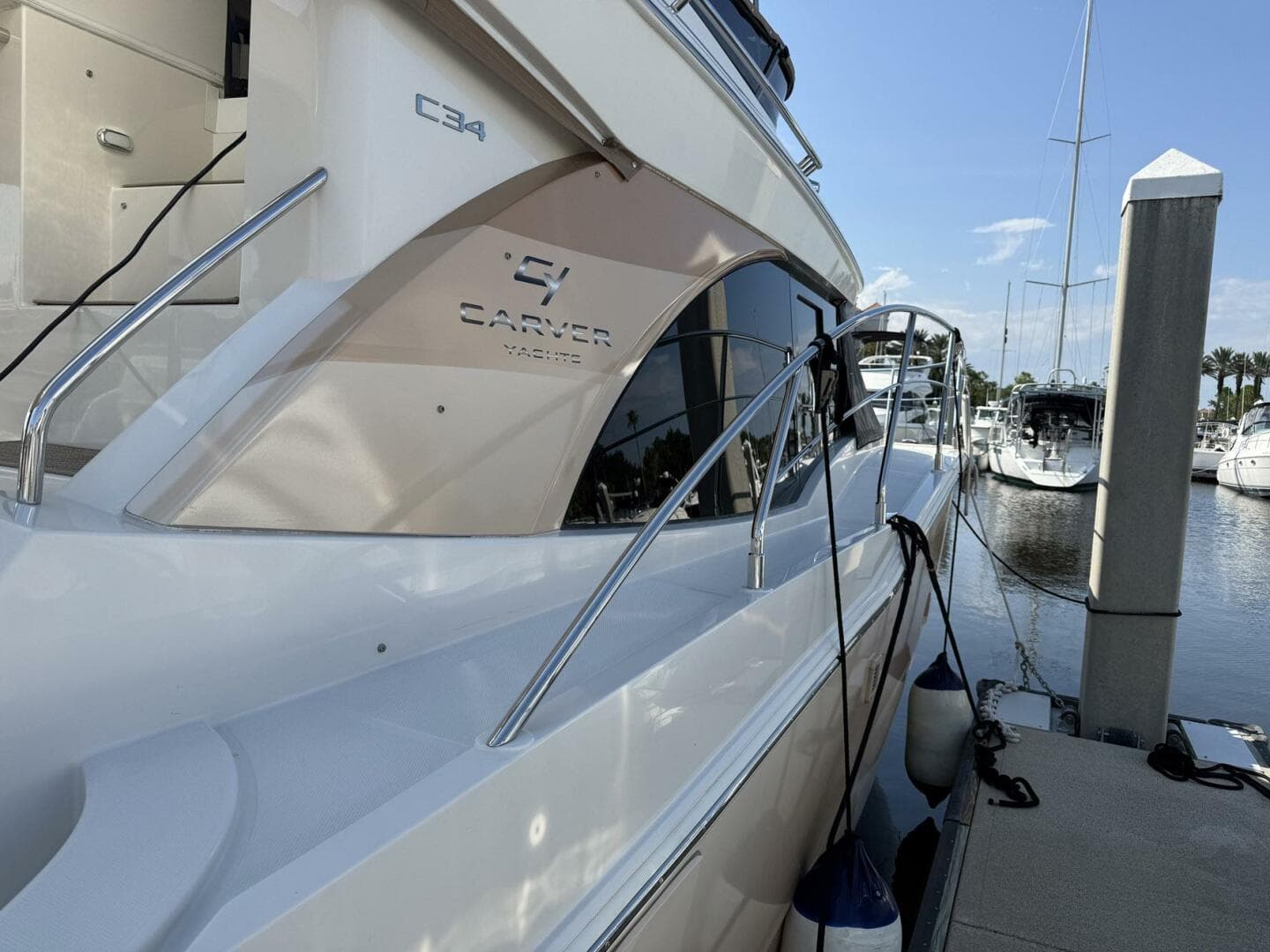 2013 Carver C-34 Command Bridge