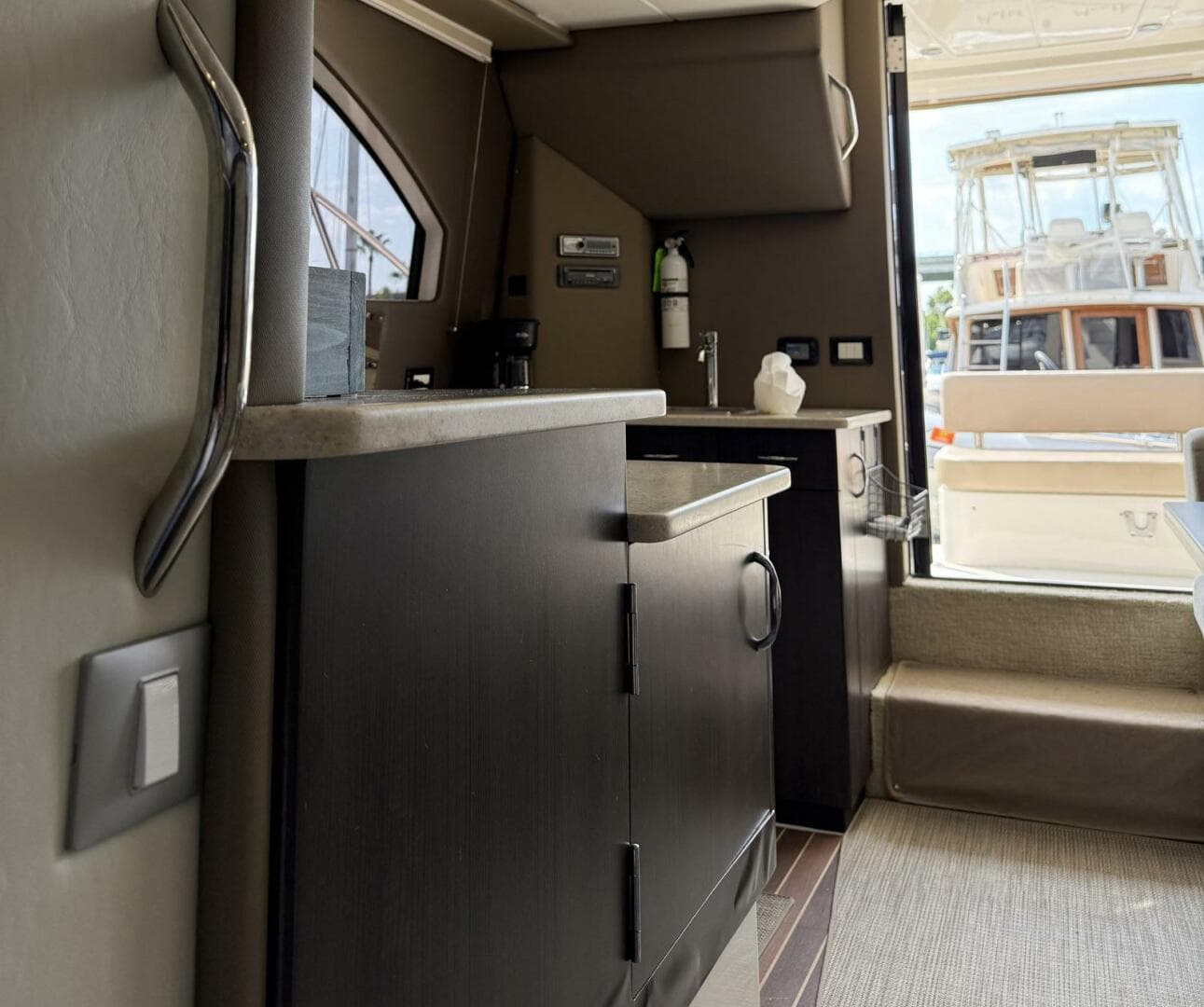 2013 Carver C-34 Command Bridge