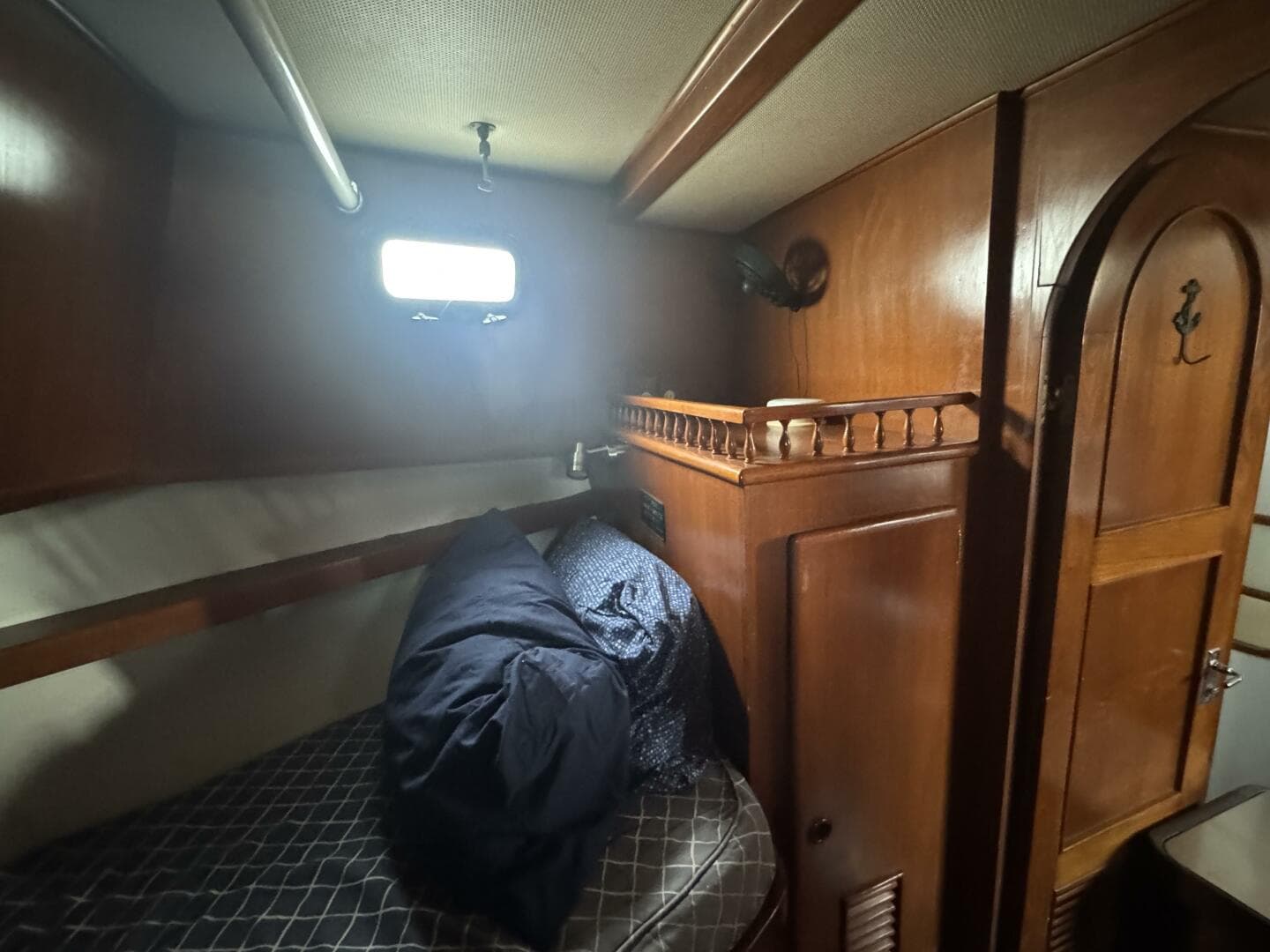 44' Marine Trader V Berth Stateroom