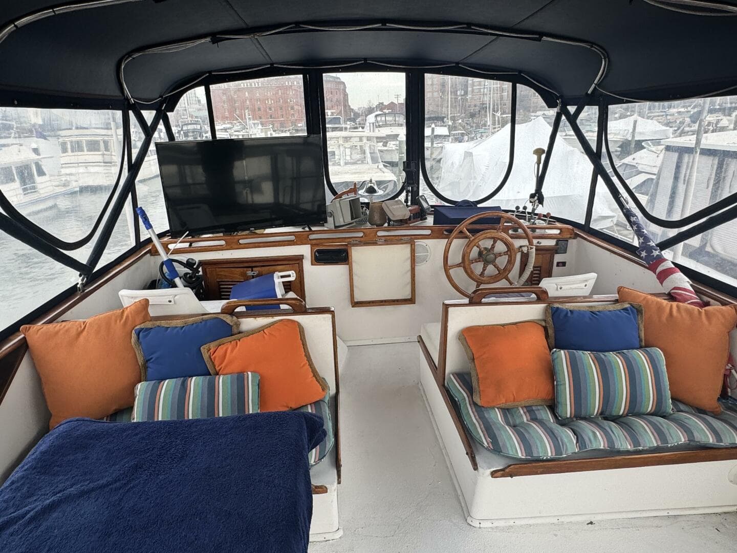 44' Marine Trader Flybridge Fwd