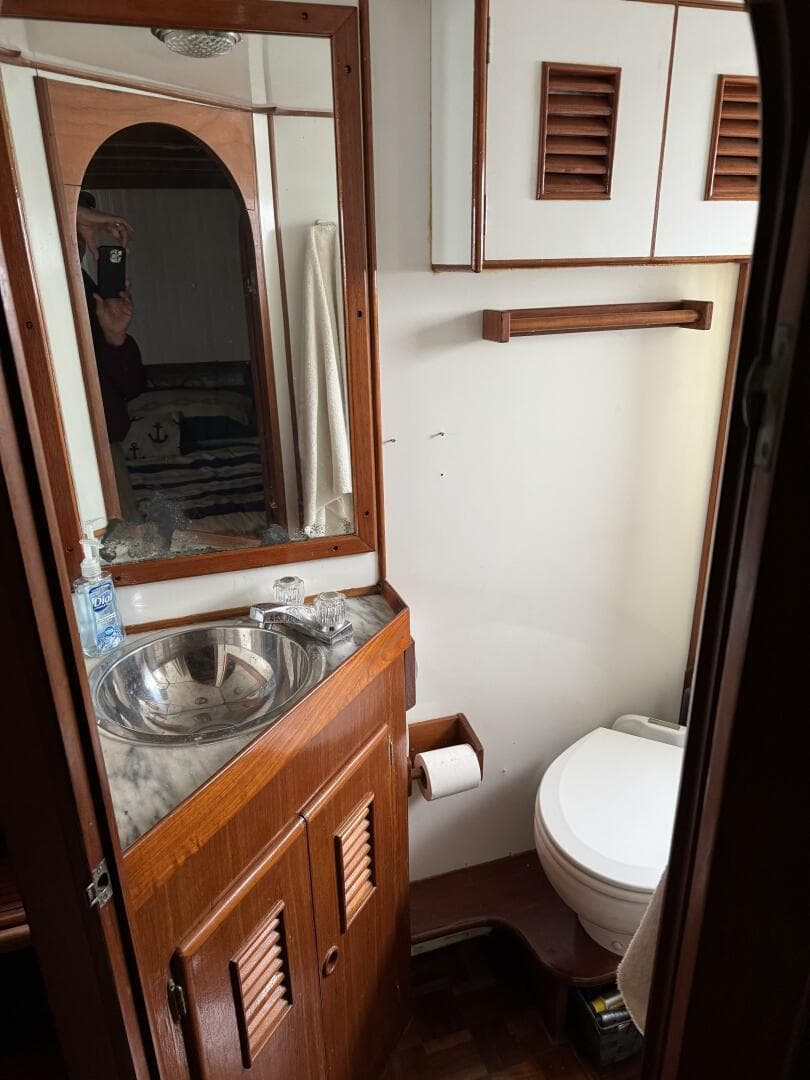 44' Marine Trader Master Head