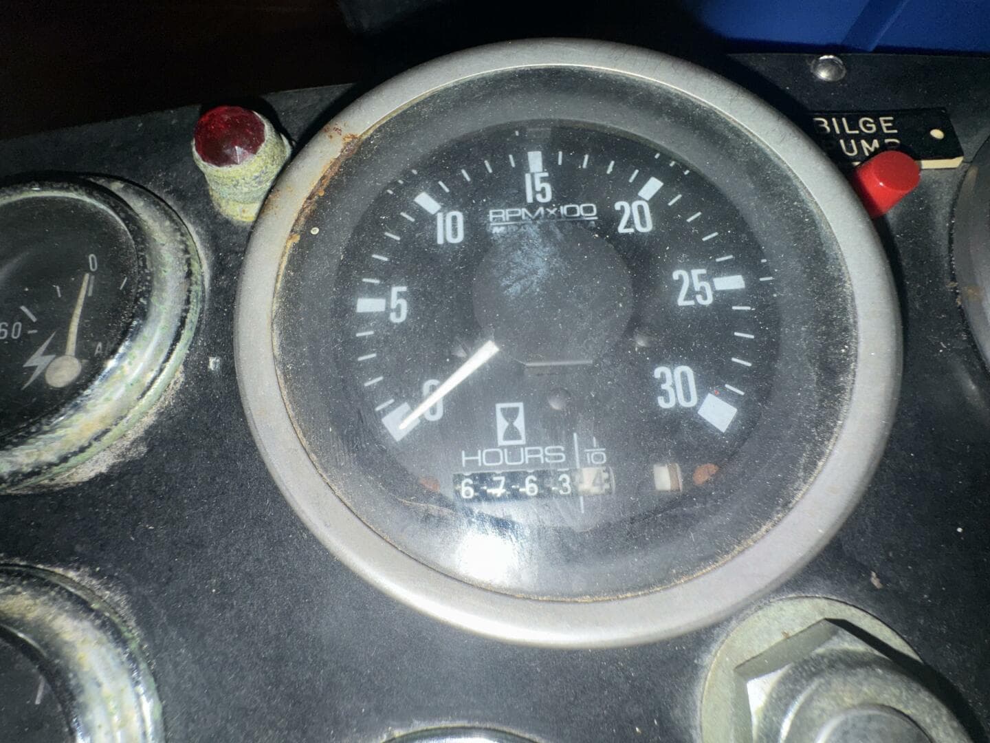 44' Marine Trader Salon Helm - Starboard Engine