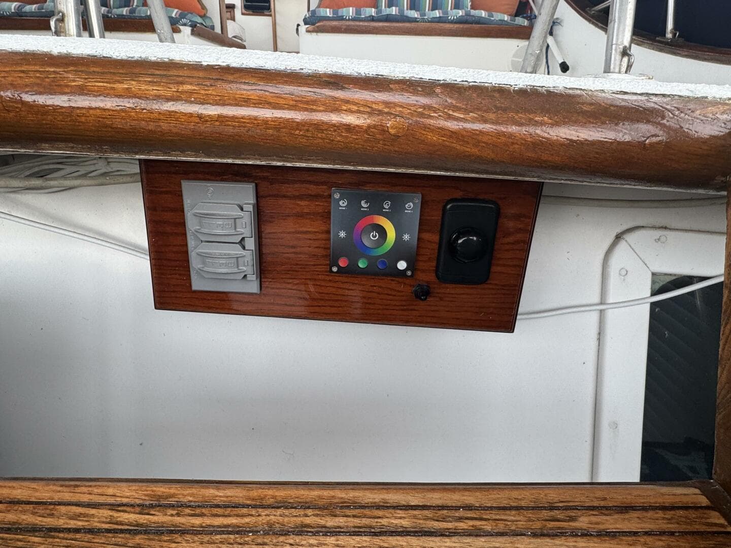 44' Marine Trader Trunk Deck Lighting