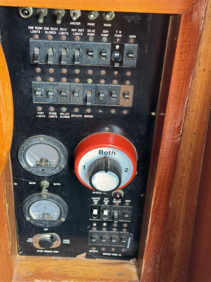44' Marine Trader Salon Helm Electrical Console