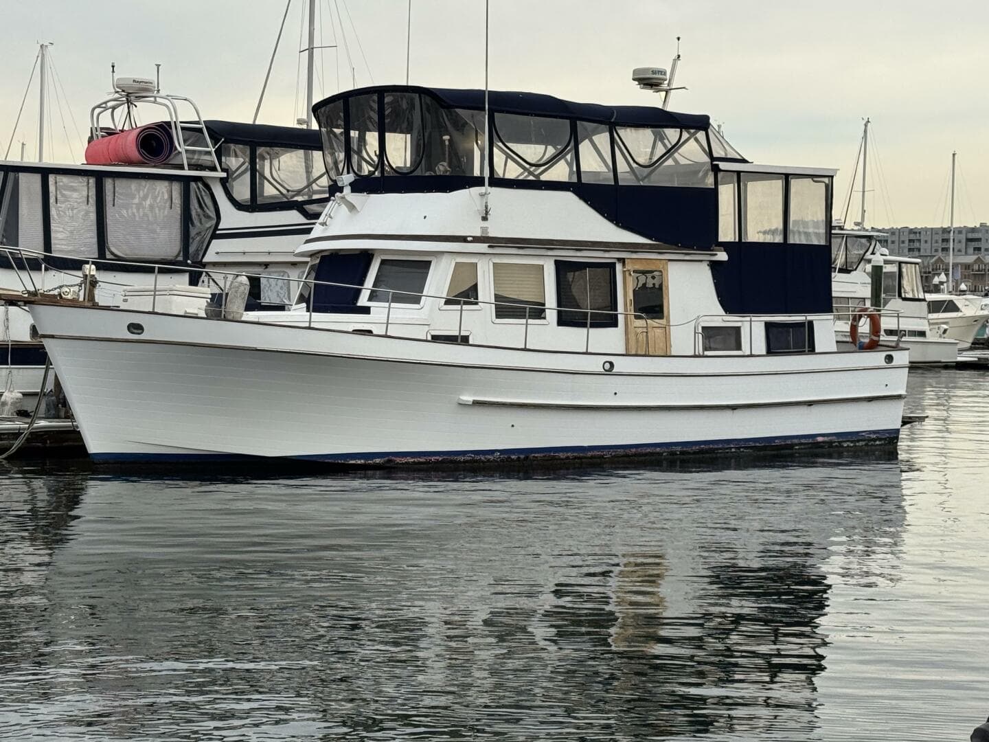 44' Marine Trader Port Profile
