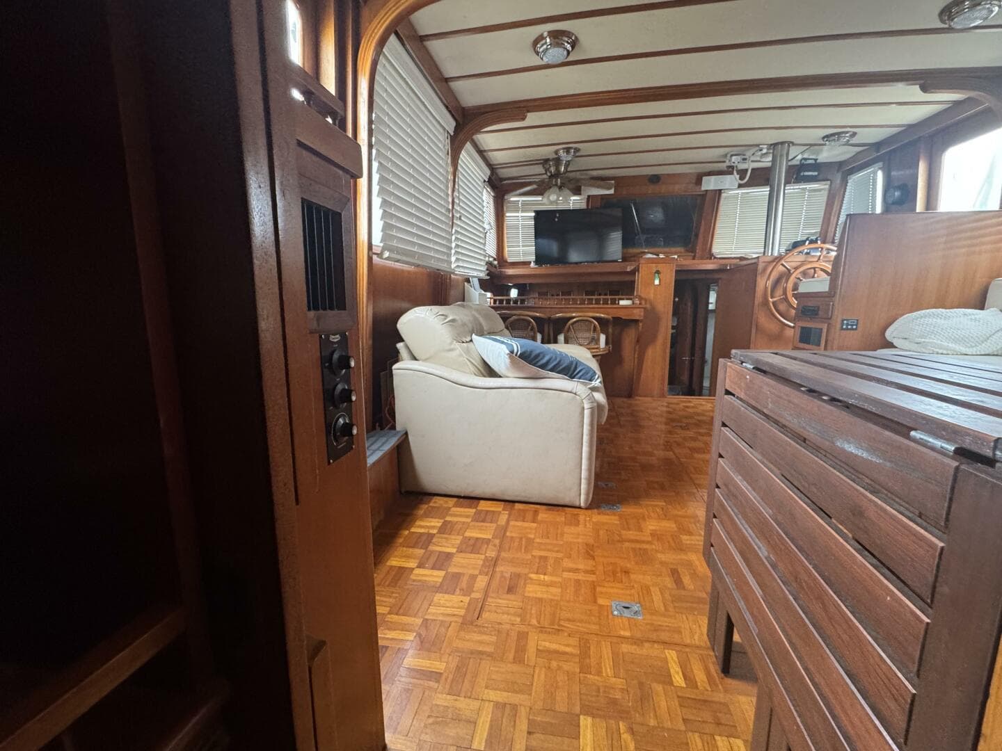 44' Marine Trader Salon