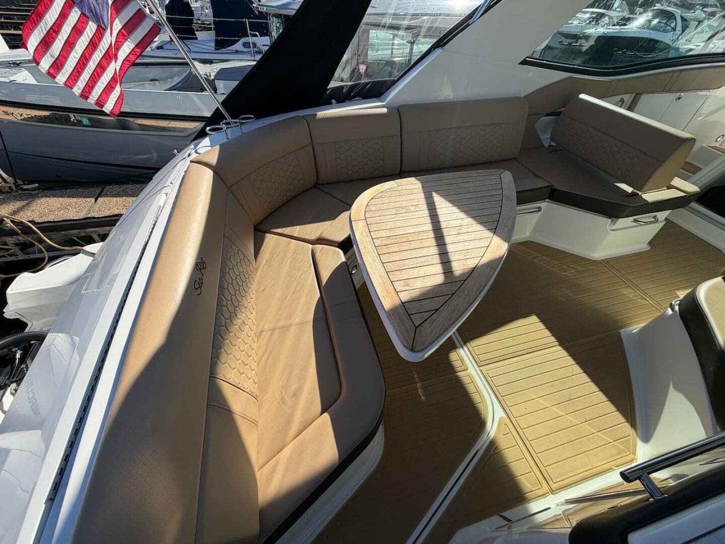 2023 Sea Ray 320 Outboard