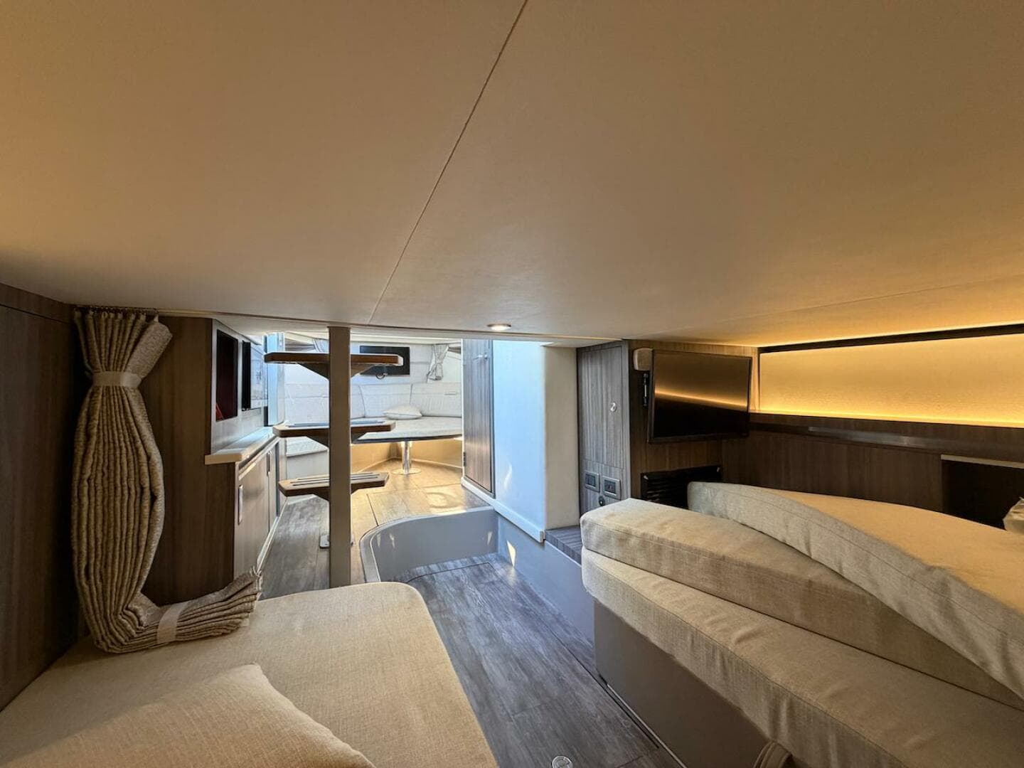 2023 Sea Ray 320 Outboard