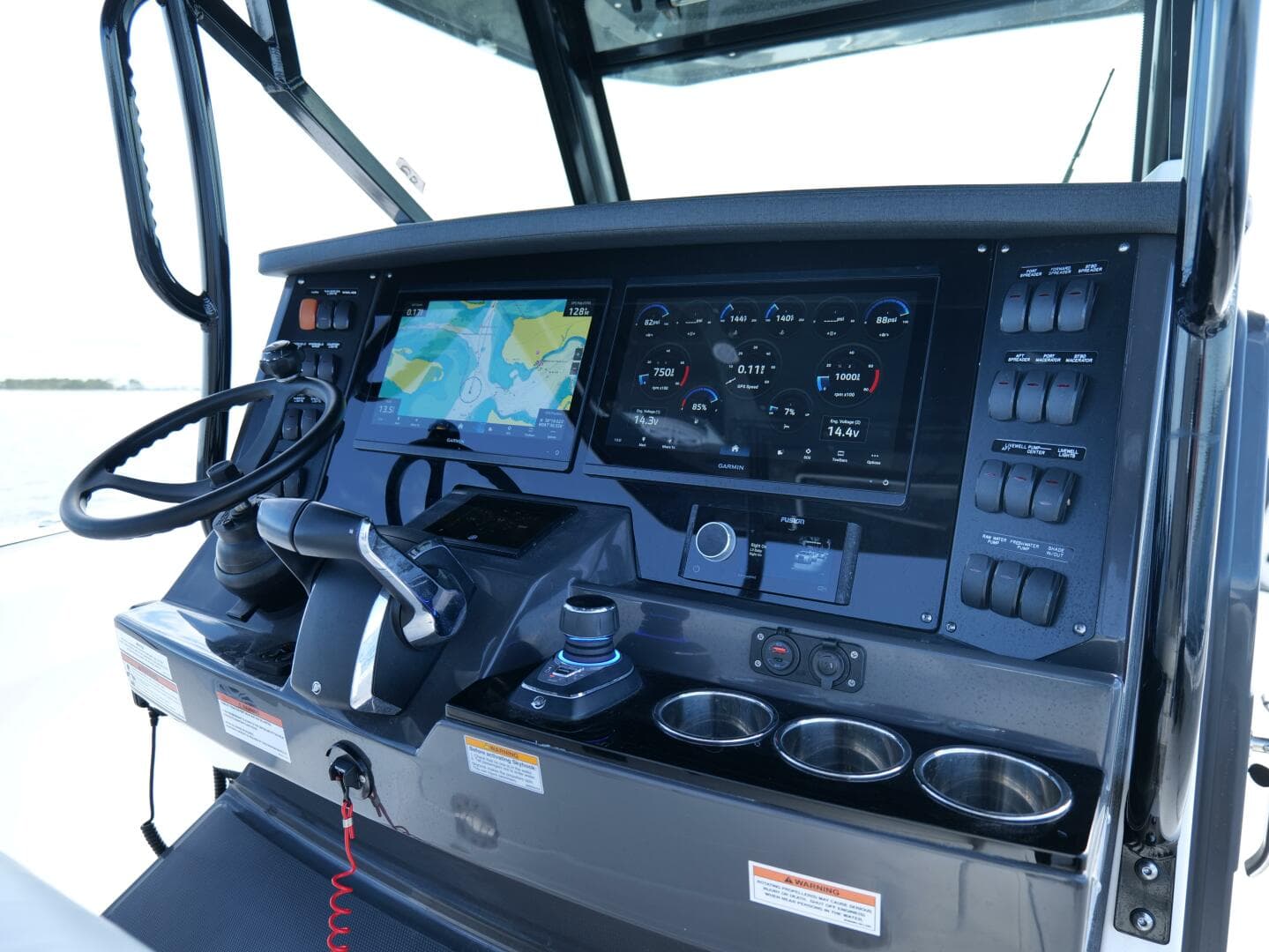 Blackfin 332 CC - Helm Station Electronics 