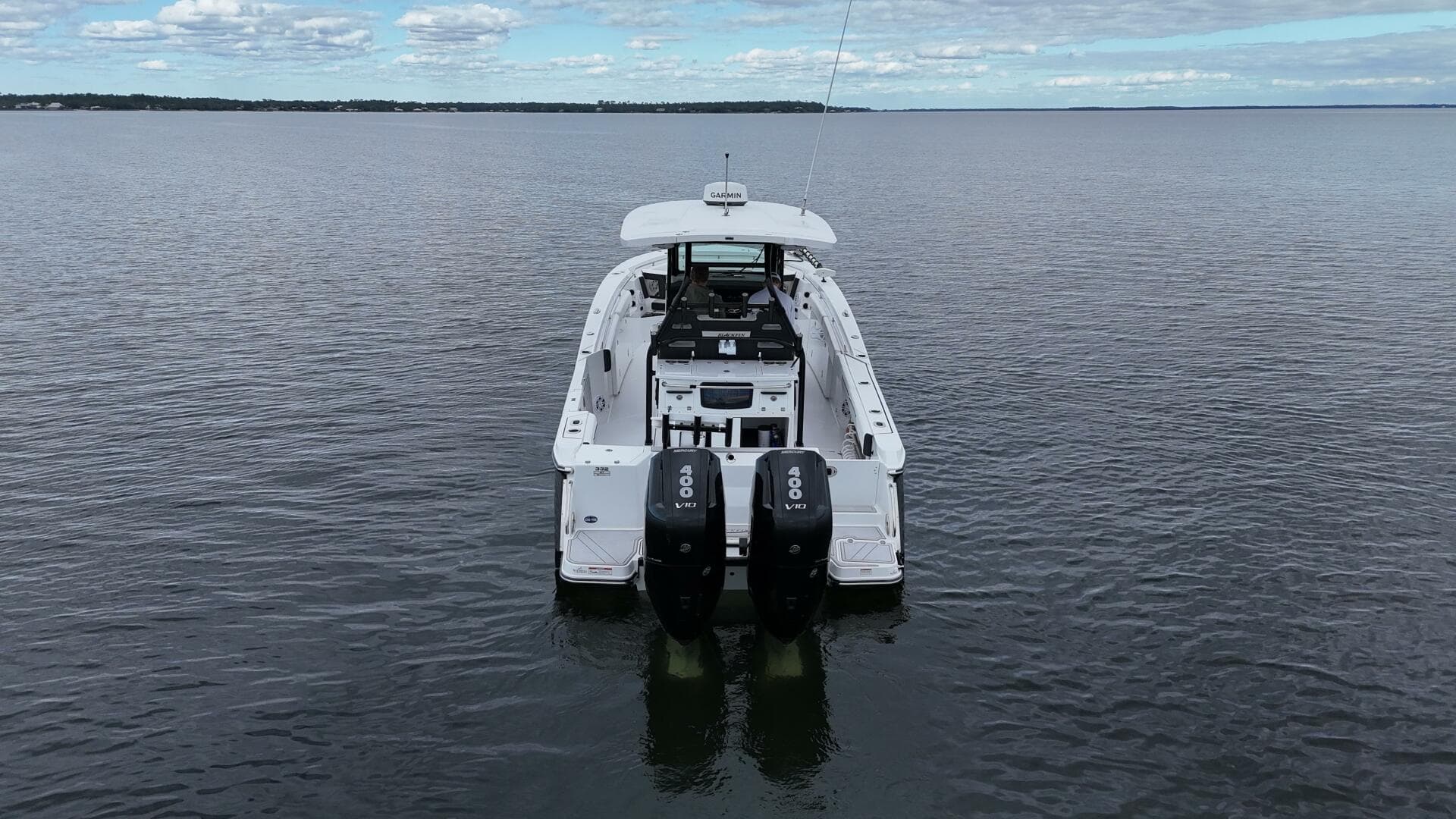 Blackfin 332 CC - Aft Profile