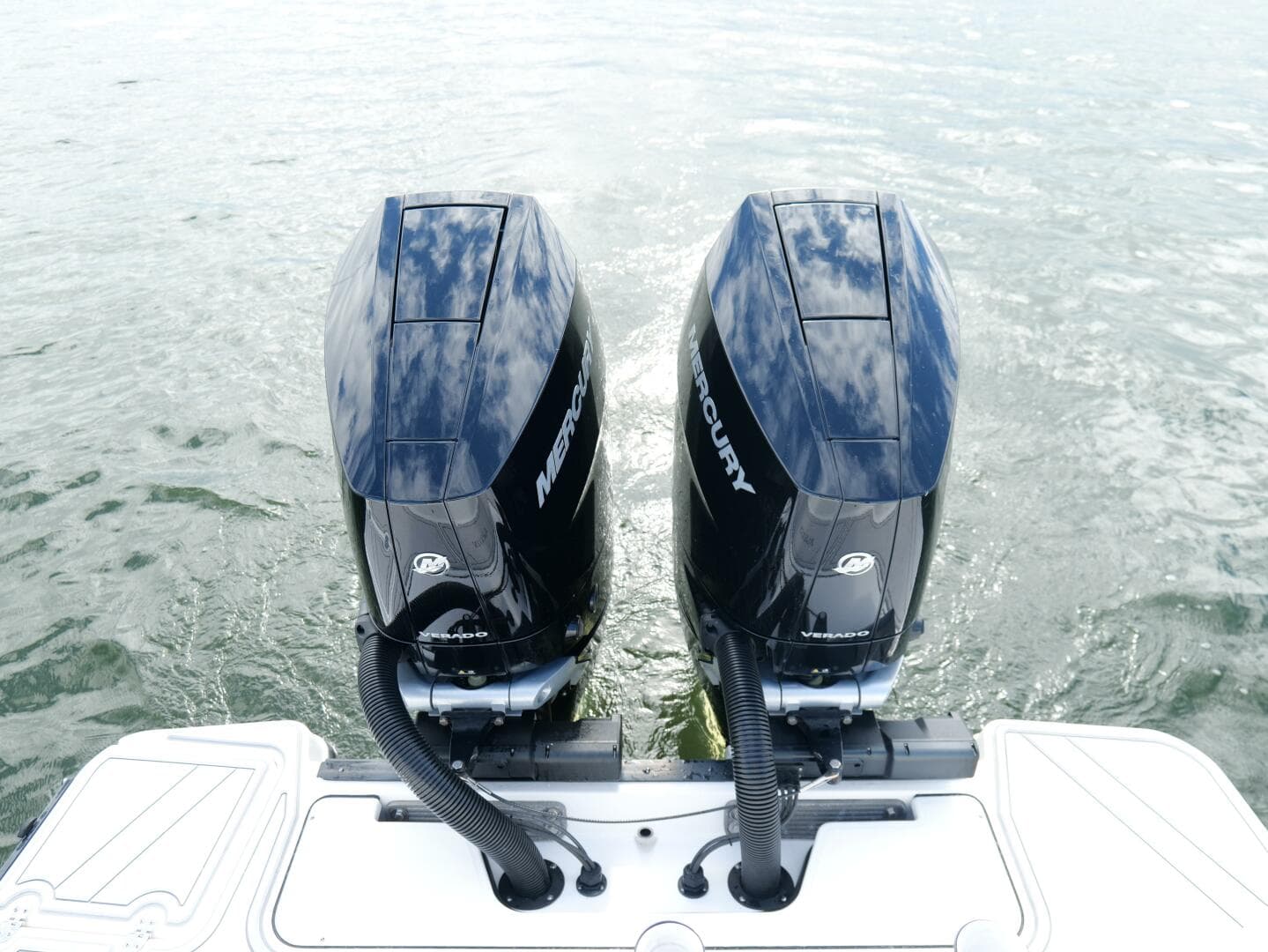 Blackfin 332 CC - Engines