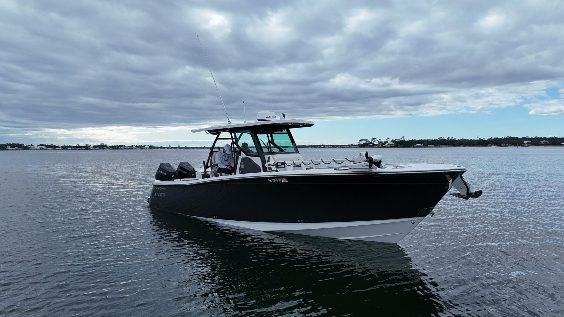Blackfin 332 CC - Starboard Bow Profile