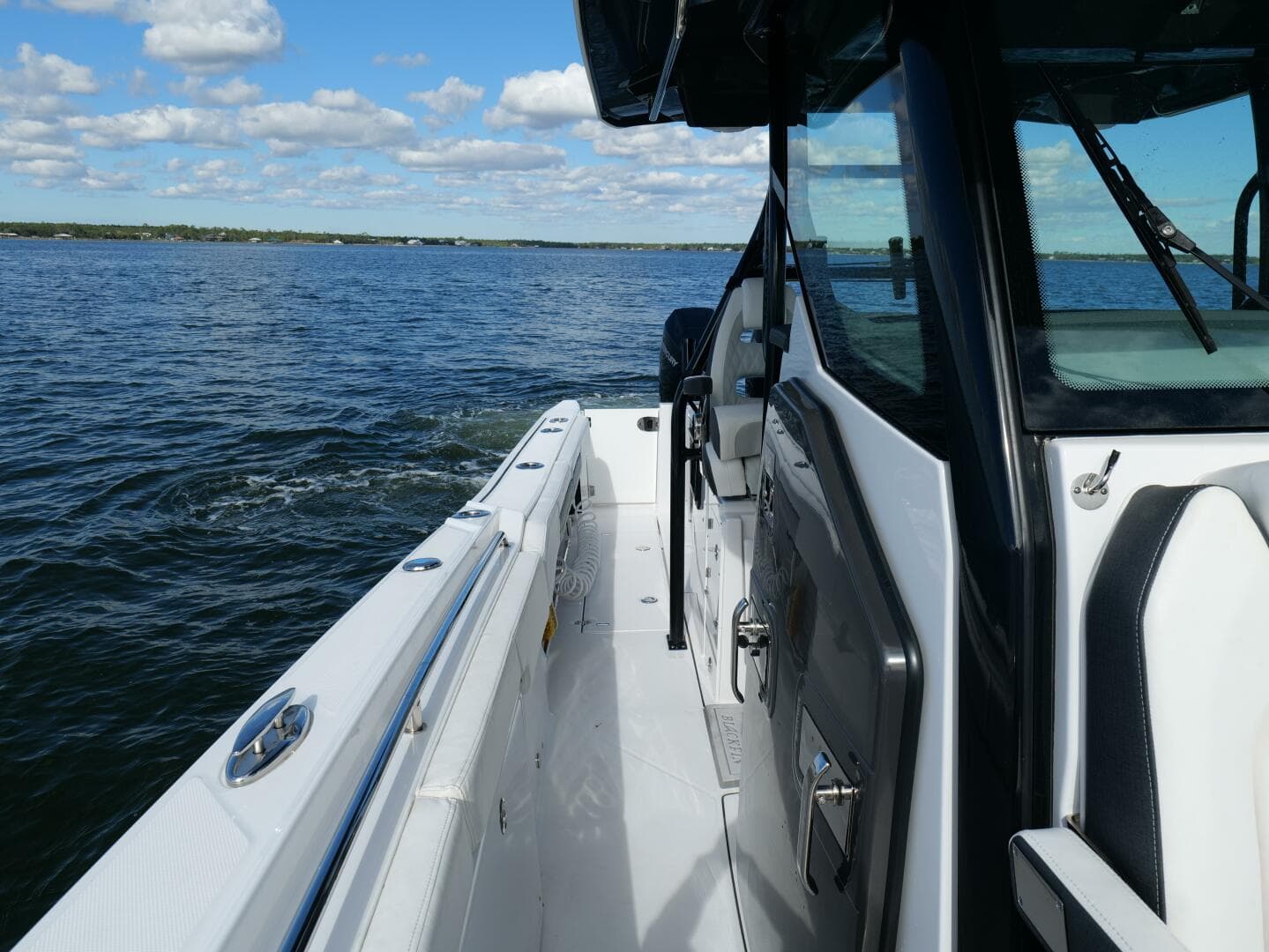 Blackfin 332 CC - Starboard Deck