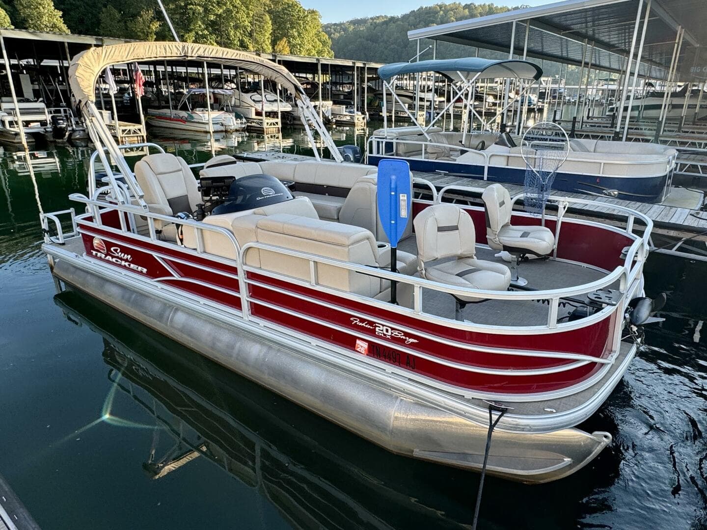 2019 Sun Tracker Fishin' Barge 20DLX