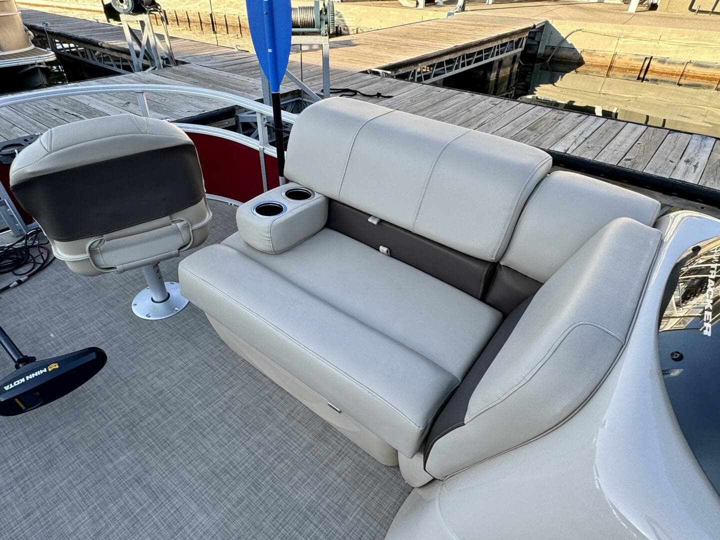 2019 Sun Tracker Fishin' Barge 20DLX