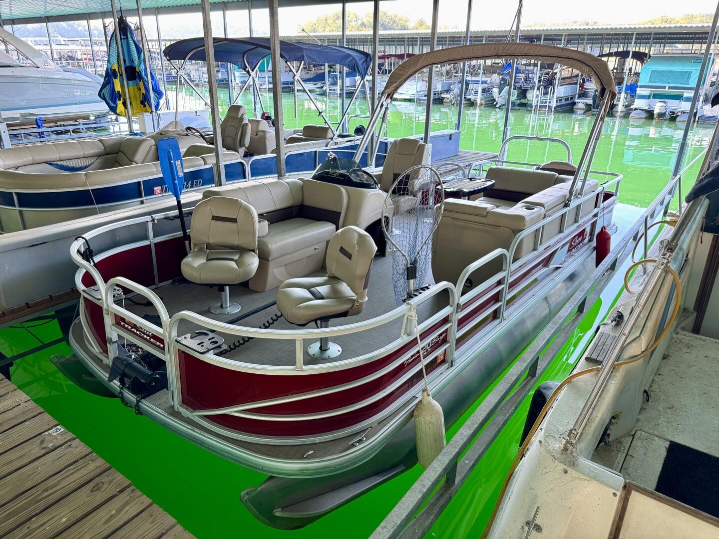 2019 Sun Tracker Fishin' Barge 20DLX