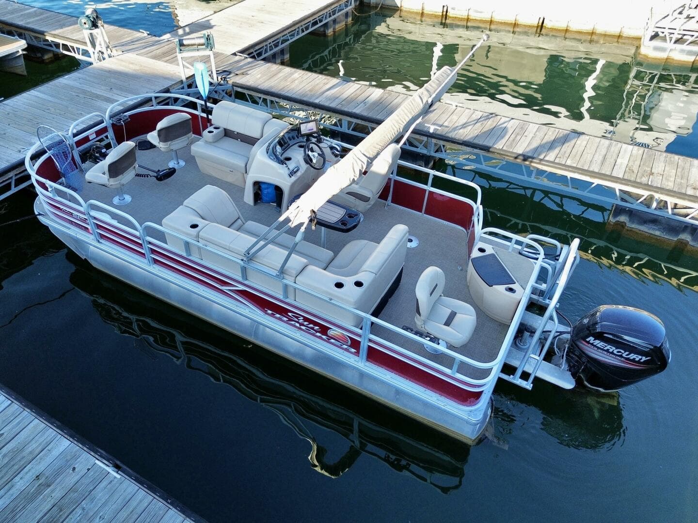 2019 Sun Tracker Fishin' Barge 20DLX