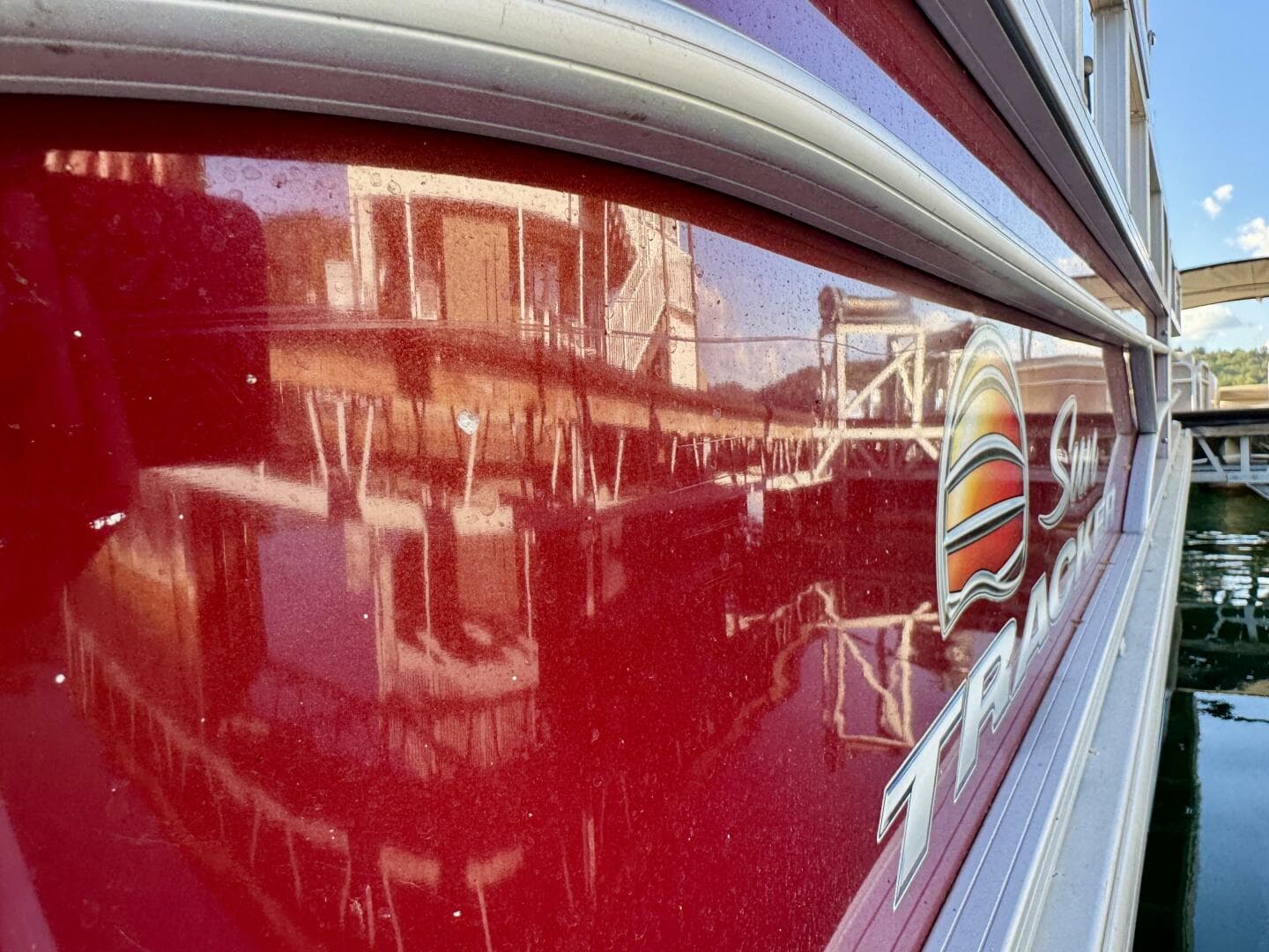 2019 Sun Tracker Fishin' Barge 20DLX