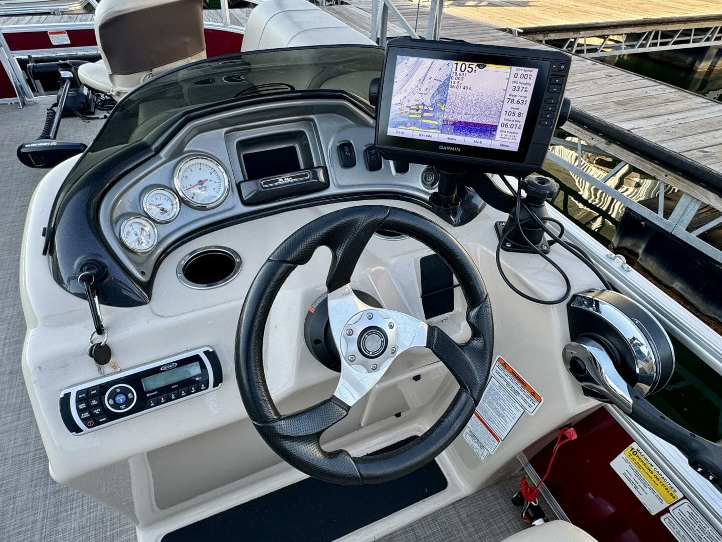 2019 Sun Tracker Fishin' Barge 20DLX