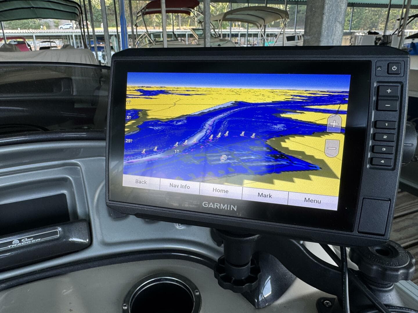 2019 Sun Tracker Fishin' Barge 20DLX