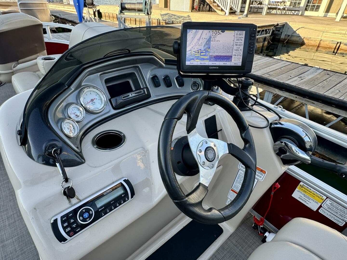 2019 Sun Tracker Fishin' Barge 20DLX