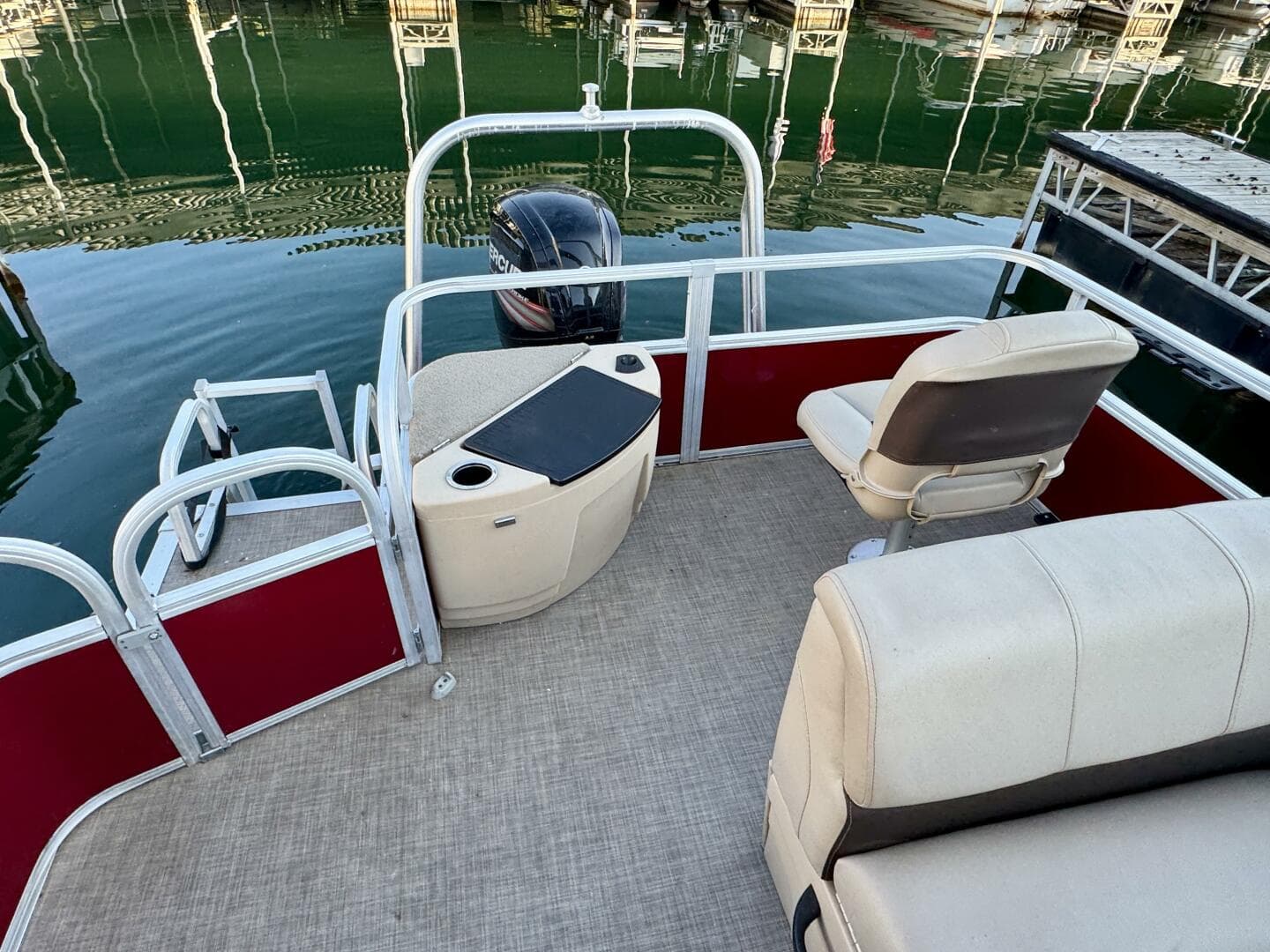 2019 Sun Tracker Fishin' Barge 20DLX