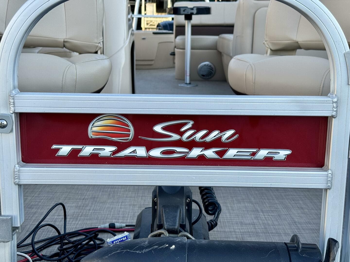2019 Sun Tracker Fishin' Barge 20DLX