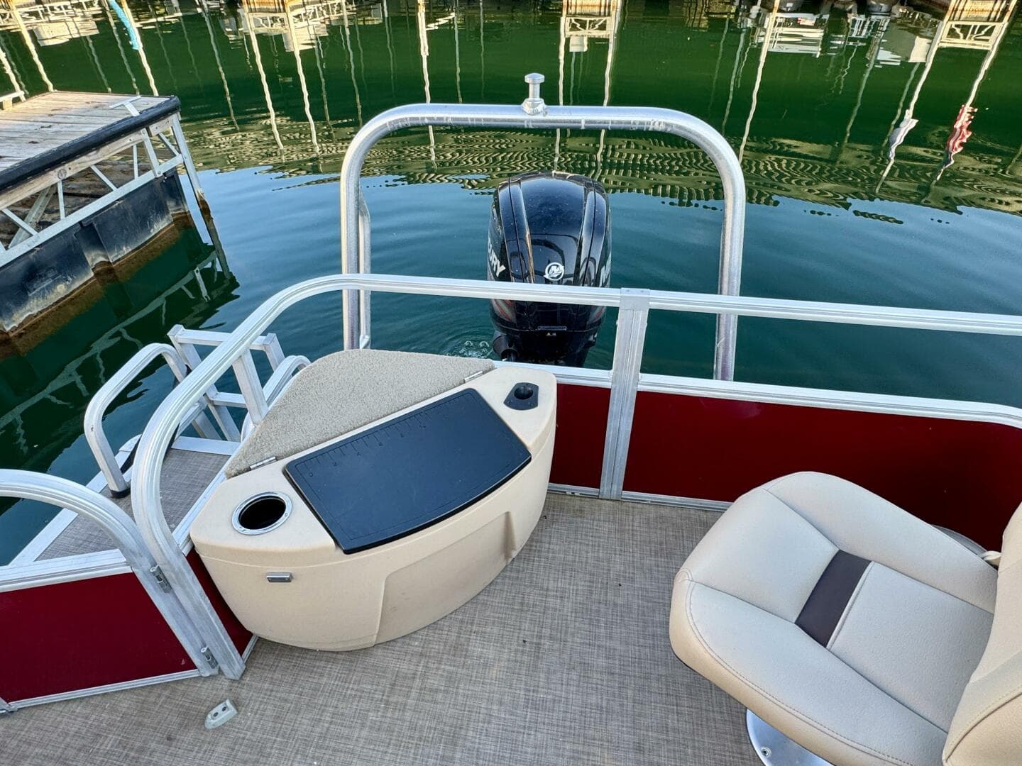 2019 Sun Tracker Fishin' Barge 20DLX