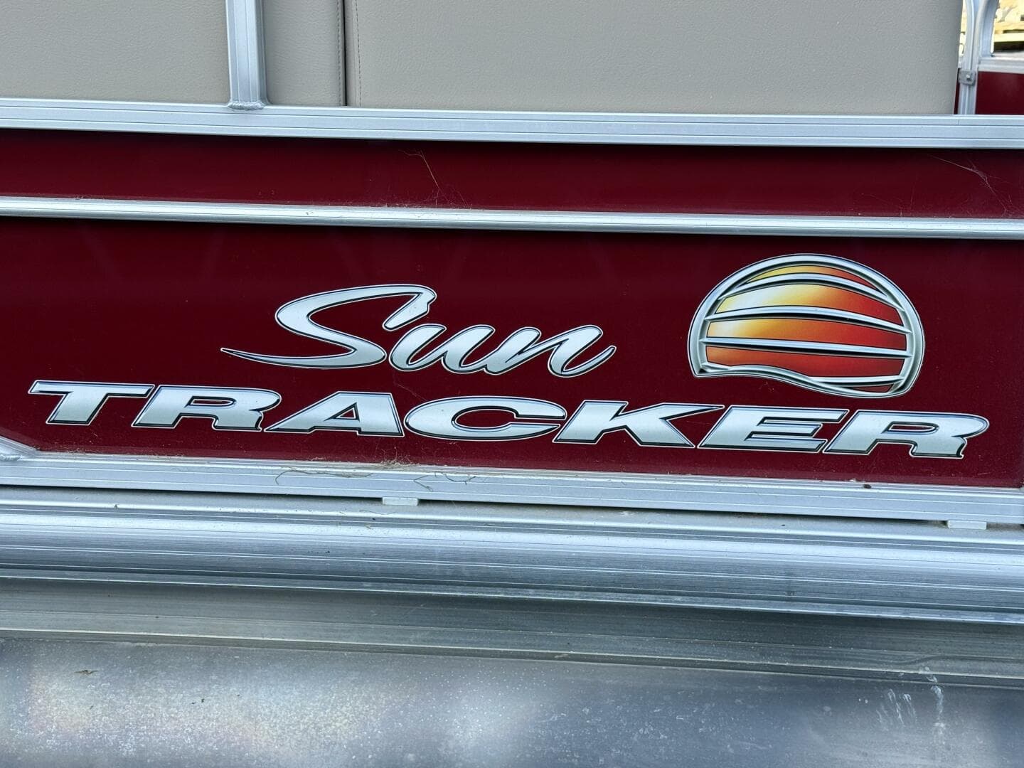 2019 Sun Tracker Fishin' Barge 20DLX