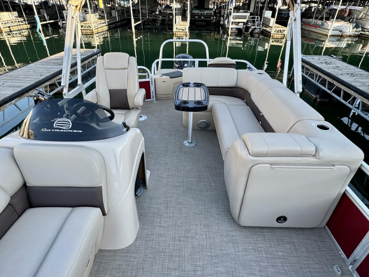 2019 Sun Tracker Fishin' Barge 20DLX