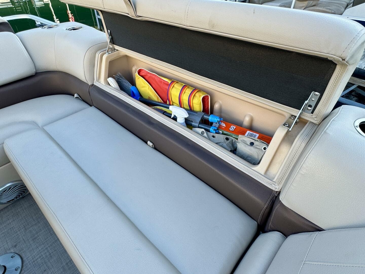 2019 Sun Tracker Fishin' Barge 20DLX