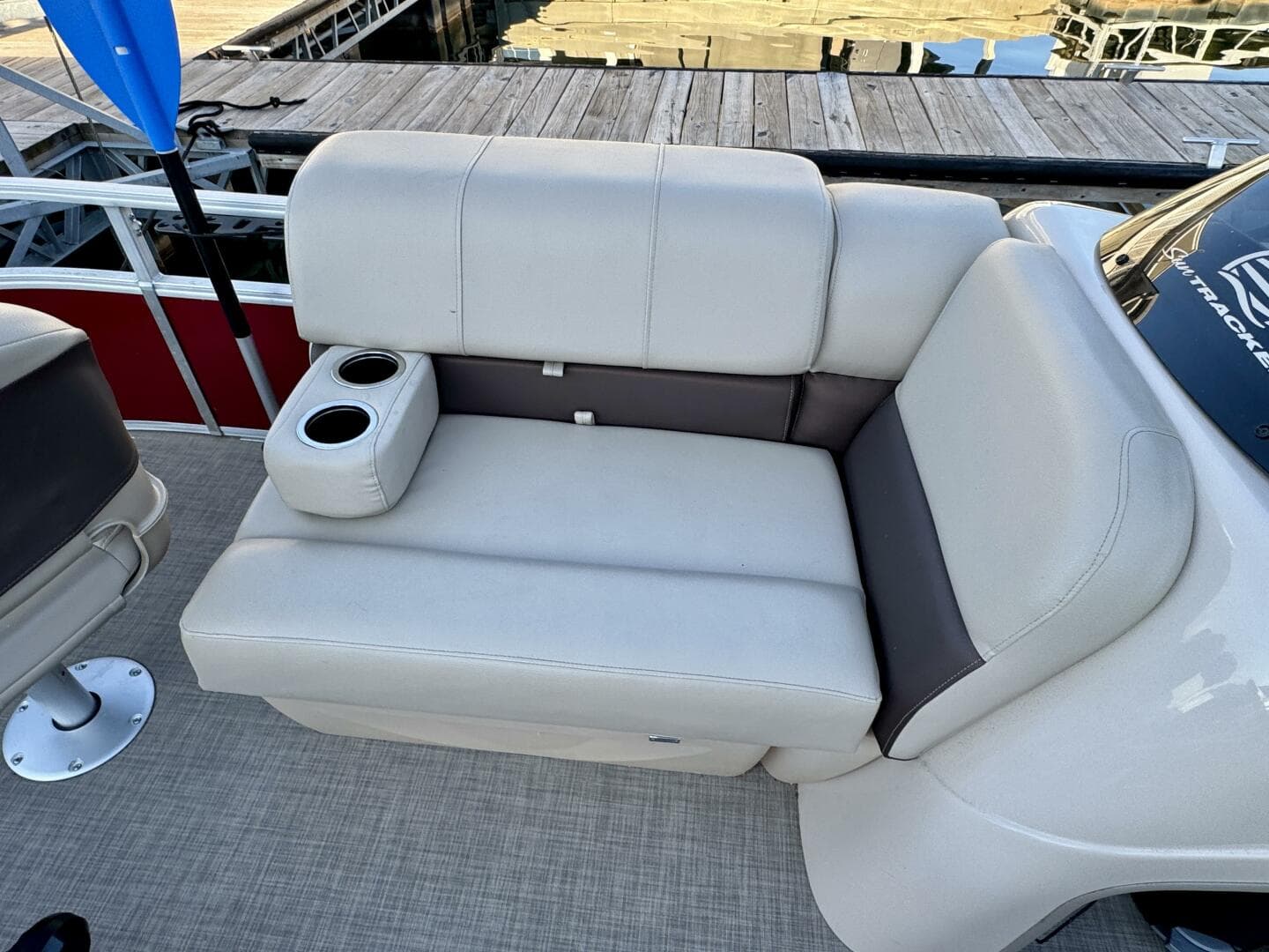 2019 Sun Tracker Fishin' Barge 20DLX